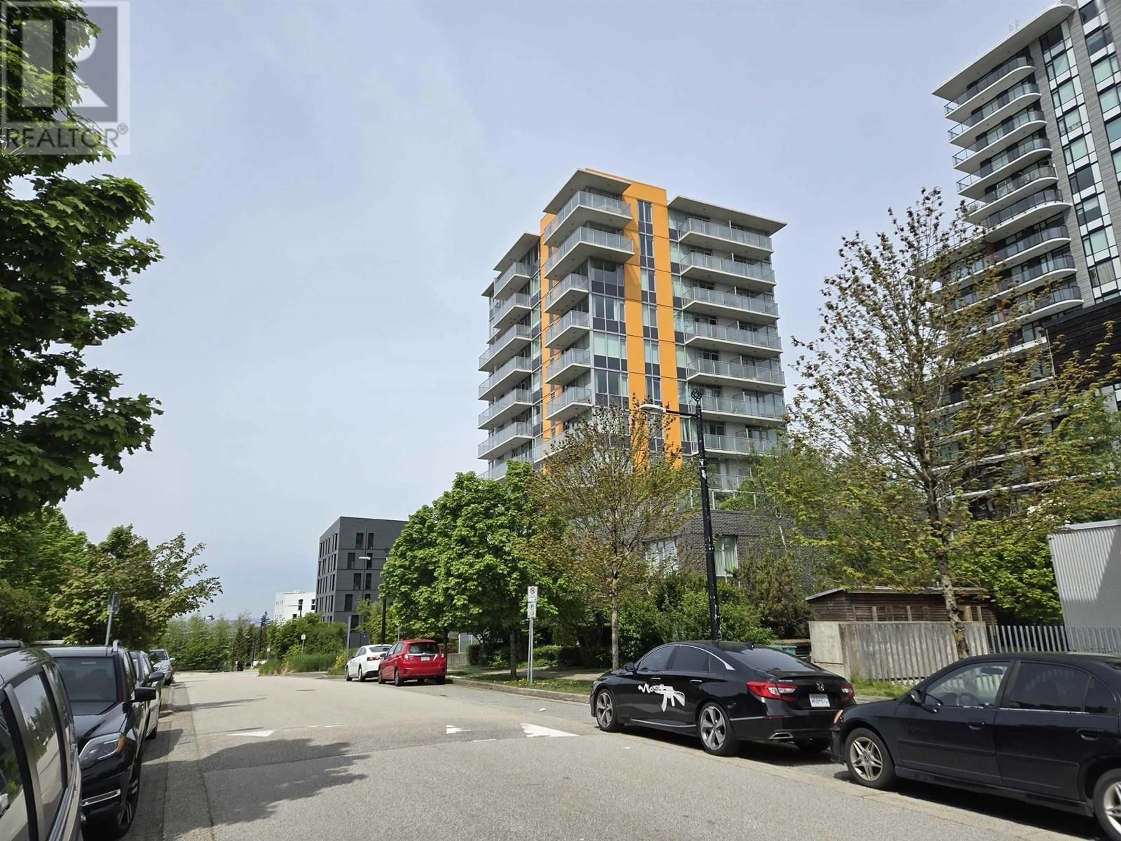 Indoor foyer for 908 - 9025 HIGHLAND COURT, Burnaby British Columbia V5A0A8