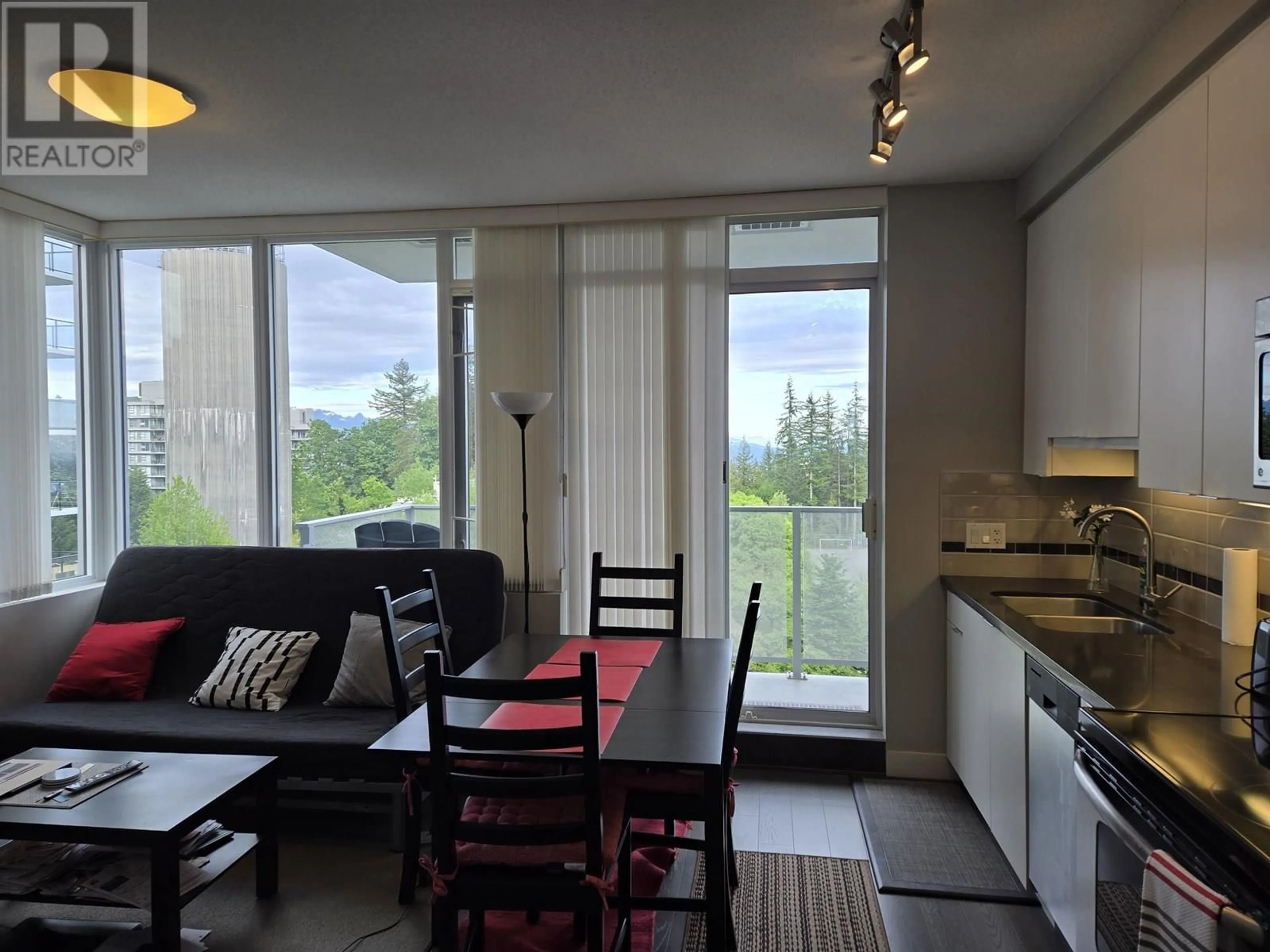 Open concept kitchen, unknown for 908 - 9025 HIGHLAND COURT, Burnaby British Columbia V5A0A8