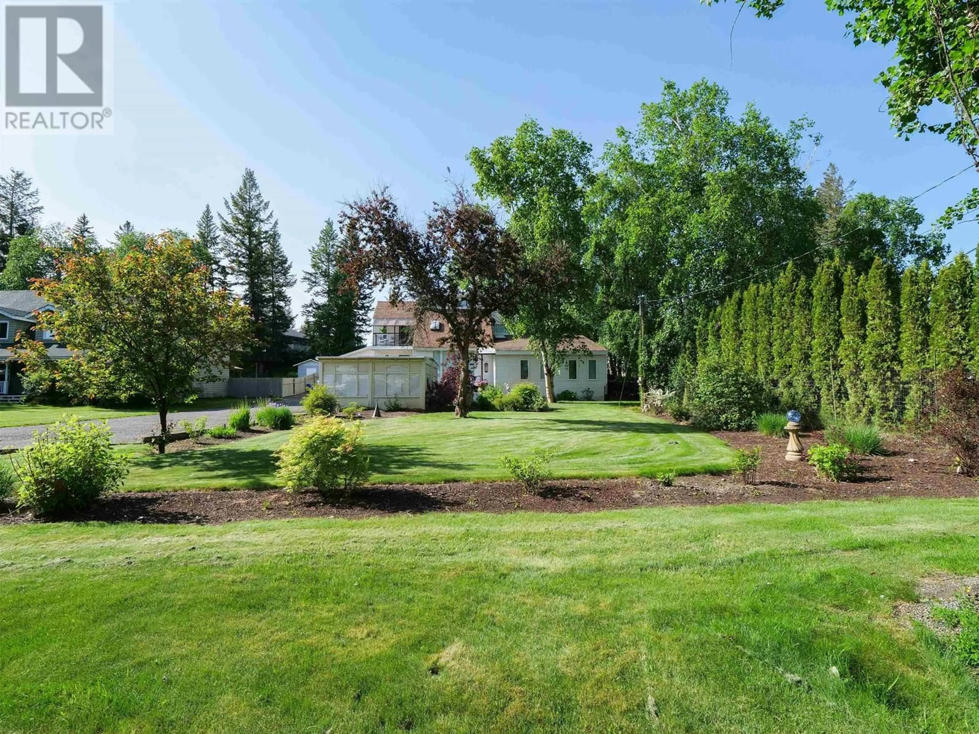 A pic from outside/outdoor area/front of a property/back of a property/a pic from drone, unknown for 1750 BEACH CRESCENT, Quesnel British Columbia V2J4J6