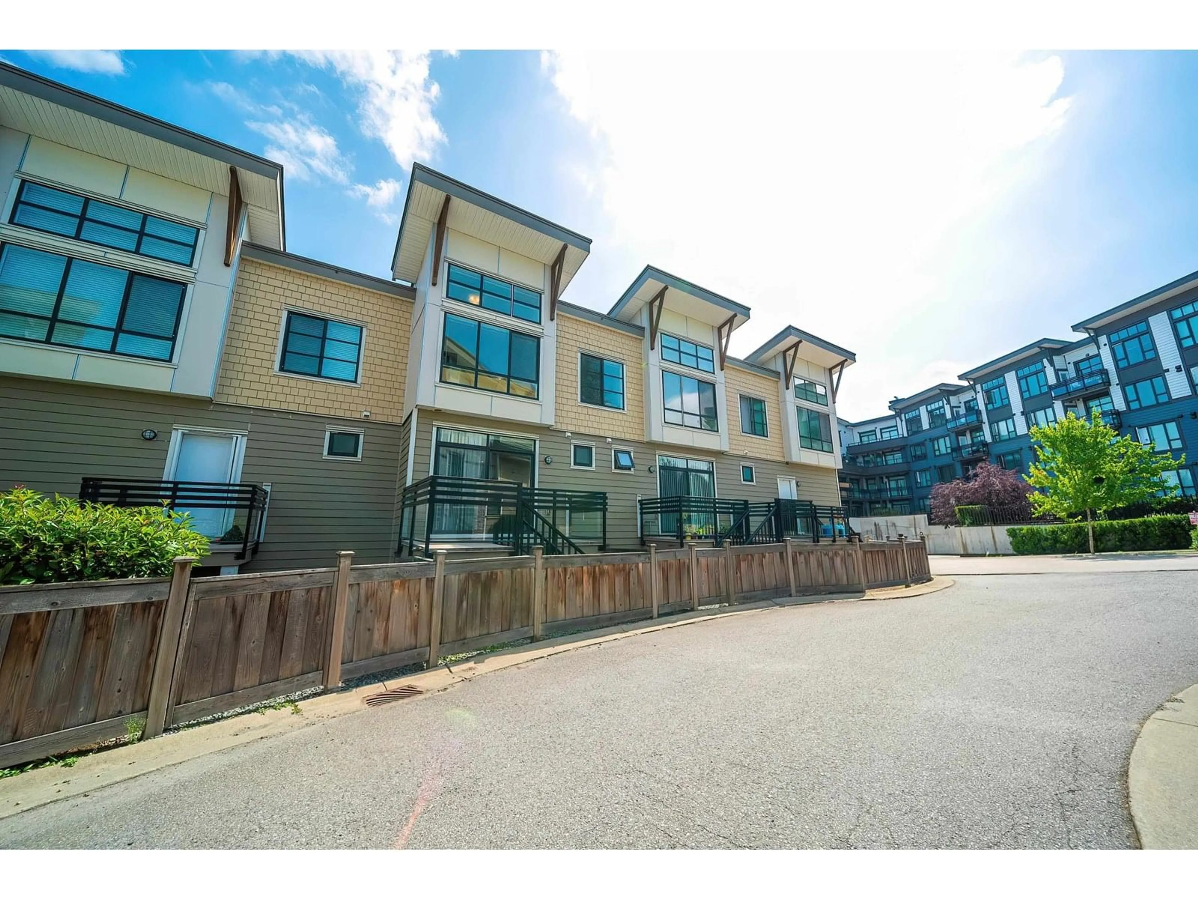 Unknown for 11 - 9989 BARNSTON EAST, Surrey British Columbia V4N6N3