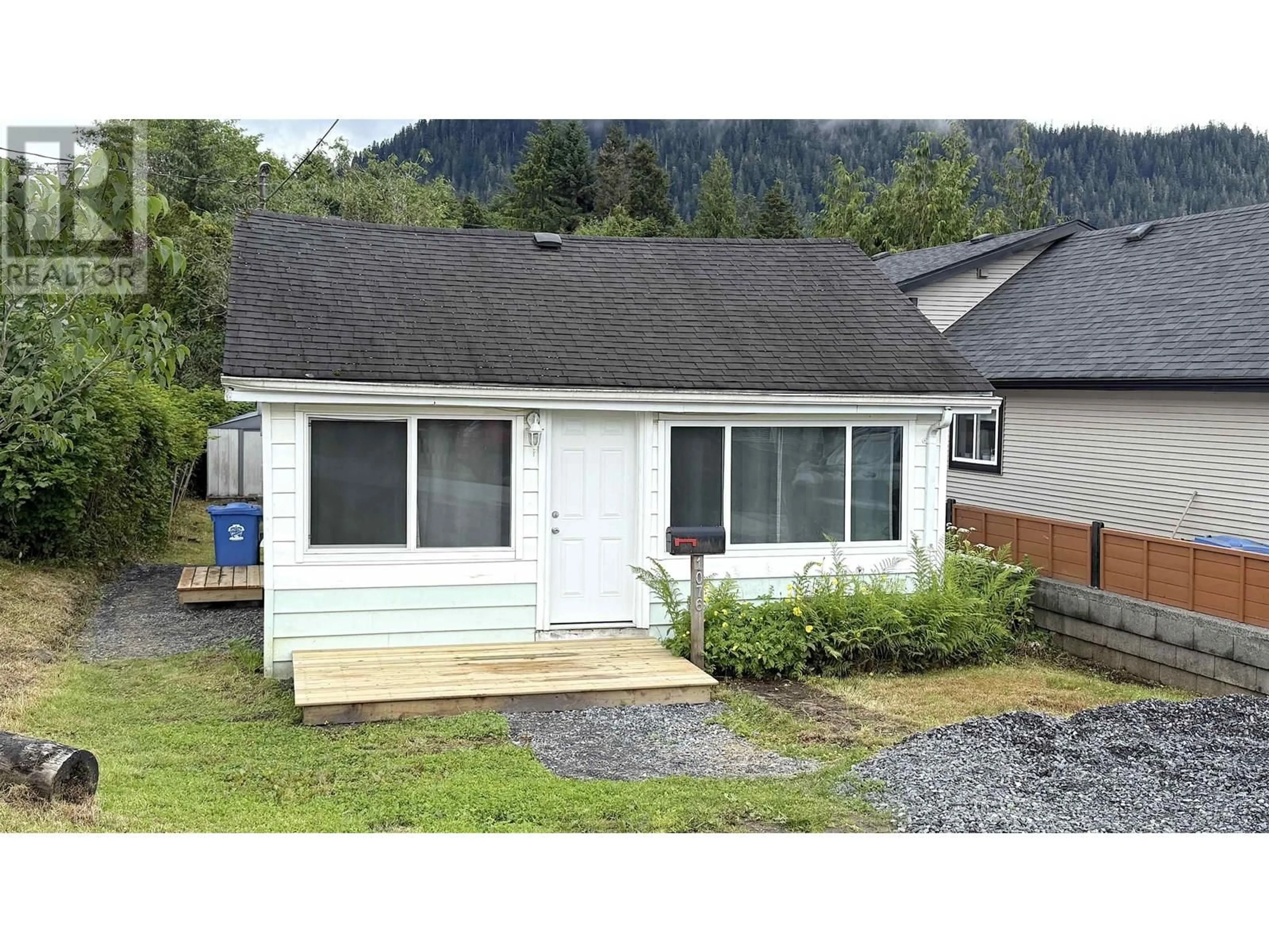 Home with vinyl exterior material, mountain view for 1076 9TH AVENUE, Prince Rupert British Columbia V8J2S1