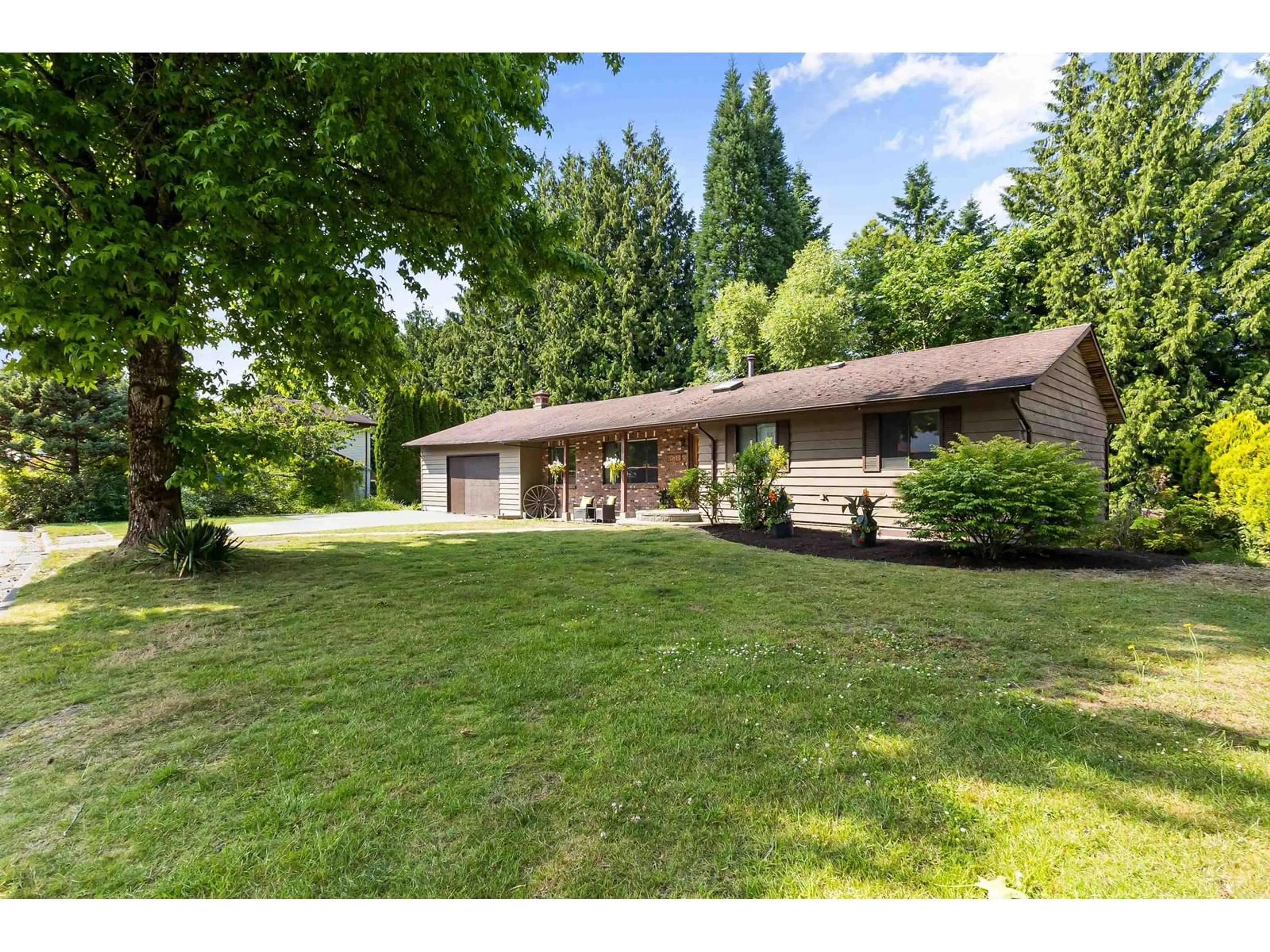 A pic from outside/outdoor area/front of a property/back of a property/a pic from drone, unknown for 20813 47, Langley British Columbia V3A7E2