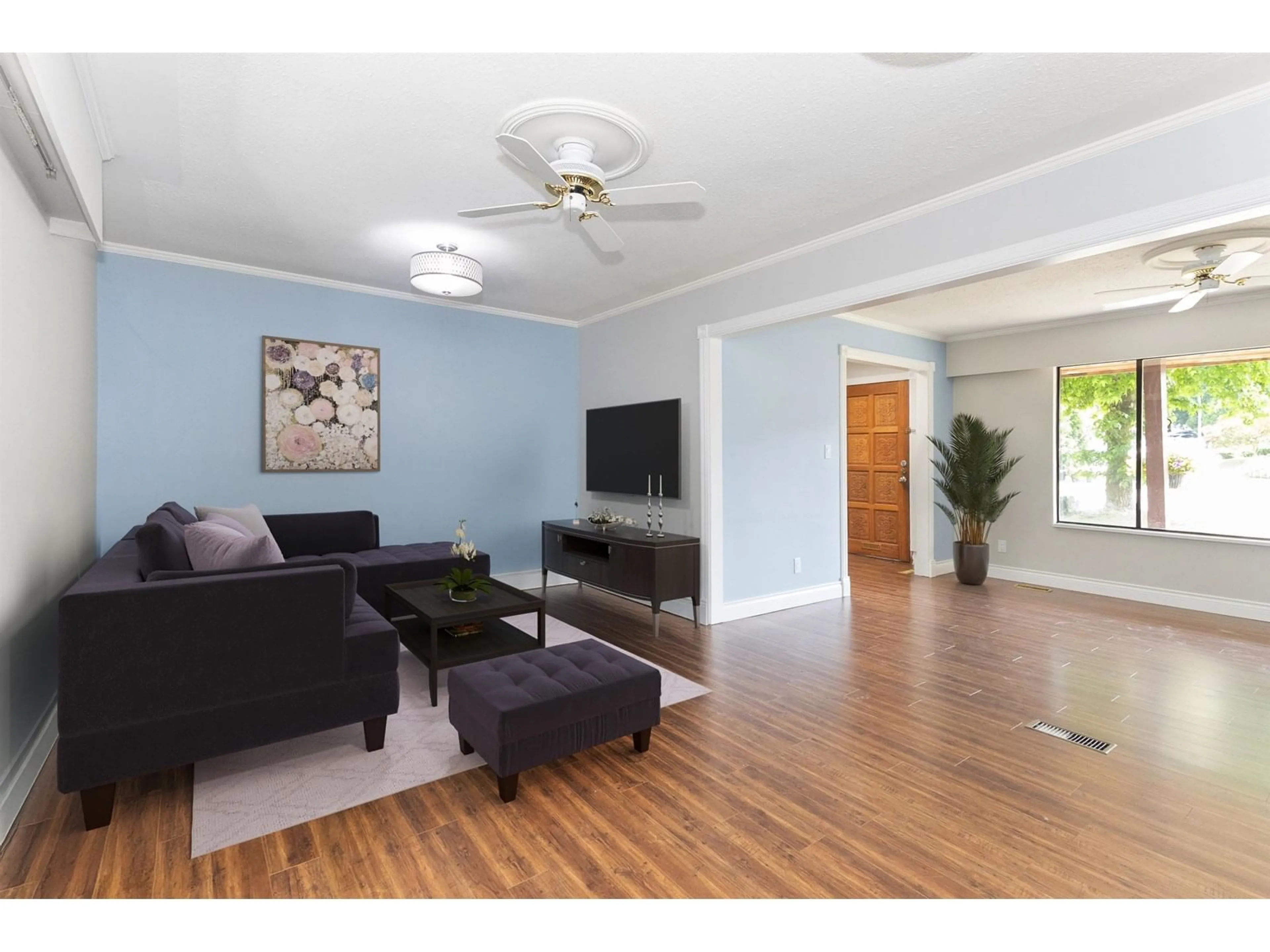 Living room with furniture, wood/laminate floor for 20813 47, Langley British Columbia V3A7E2