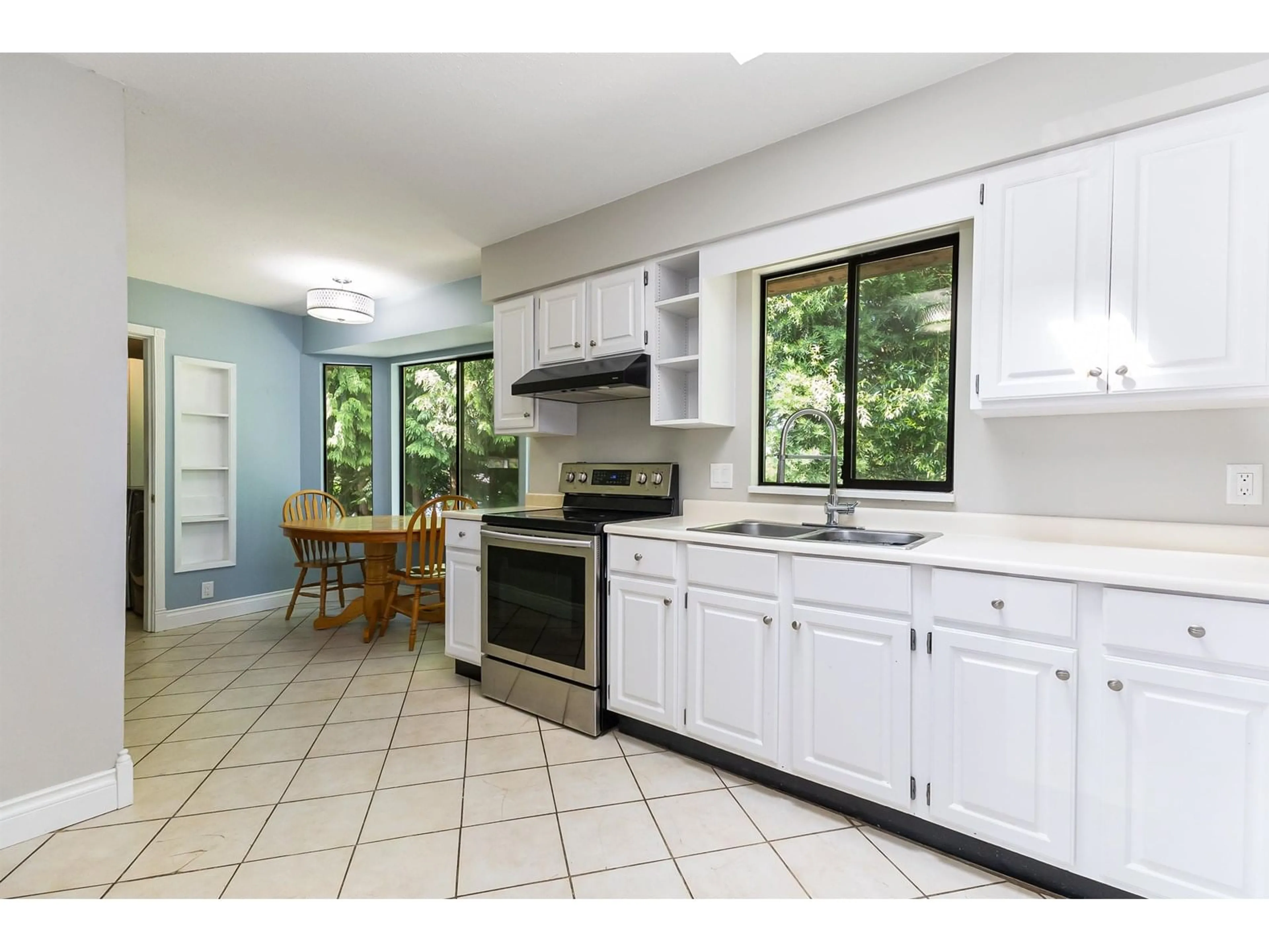 Standard kitchen, ceramic/tile floor for 20813 47, Langley British Columbia V3A7E2