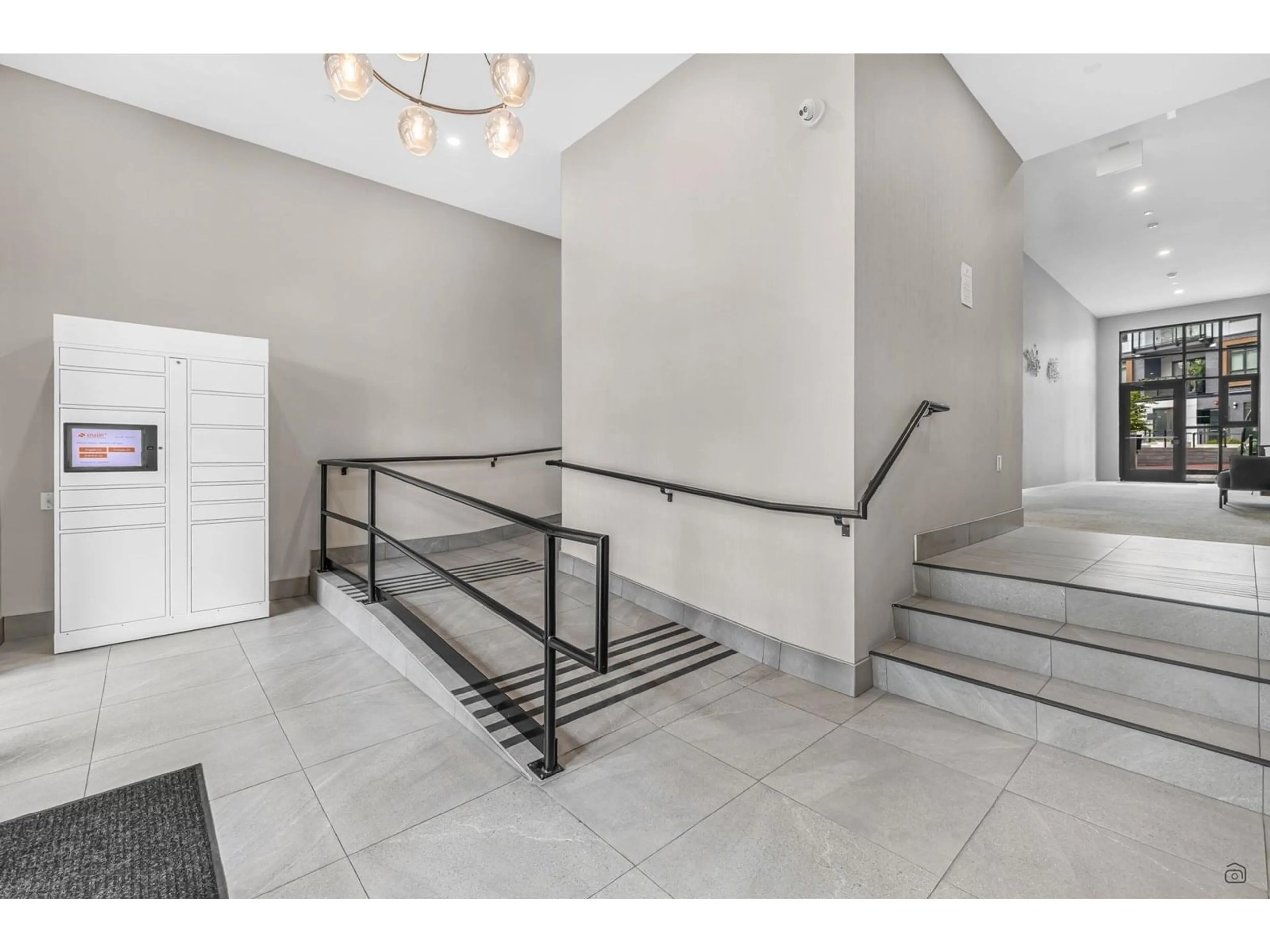Indoor foyer for 307 - 13969 96, Surrey British Columbia V3T0T1
