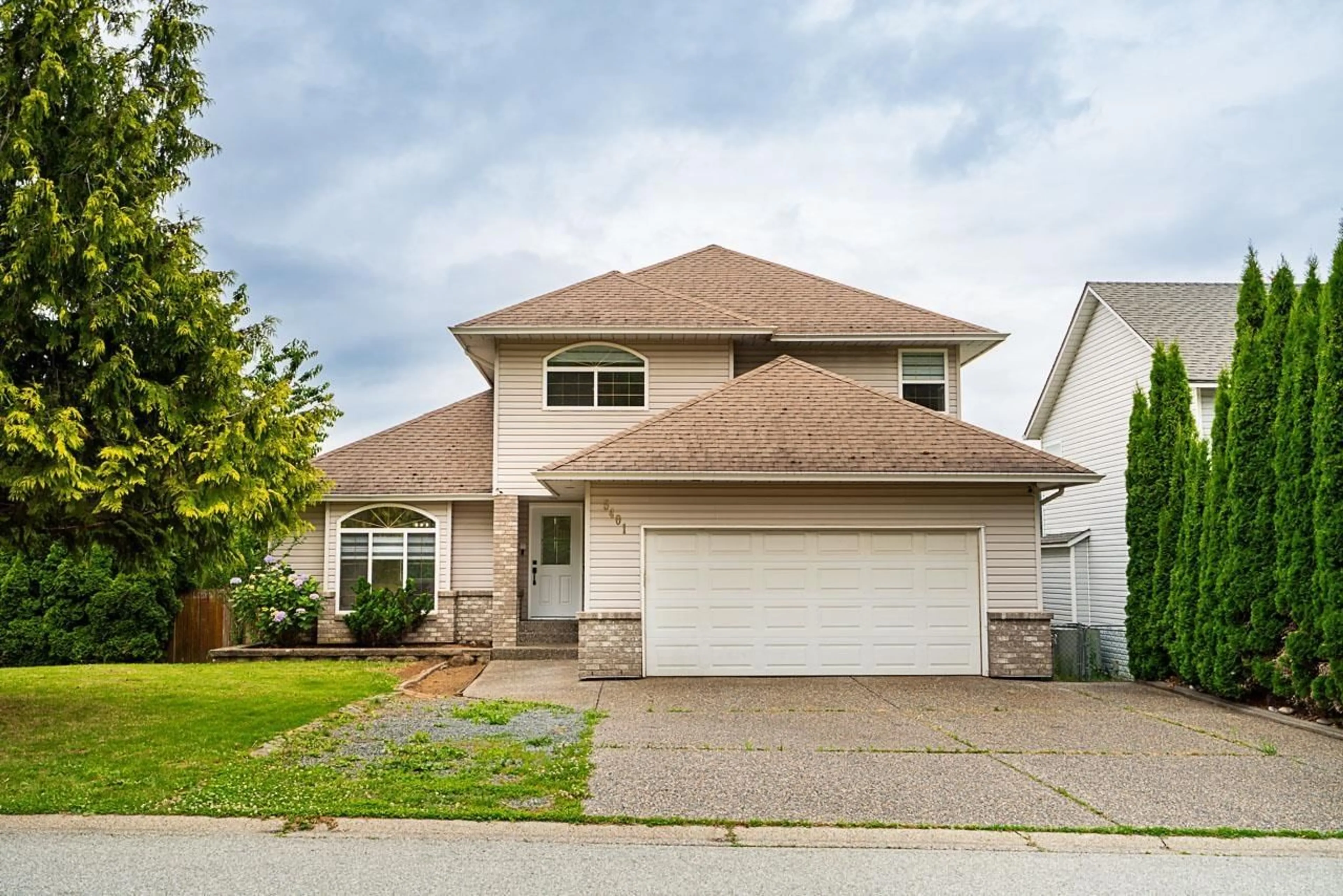 Home with vinyl exterior material, street for 5401 HIGHROAD CRESCENT, Chilliwack British Columbia V2R4G1