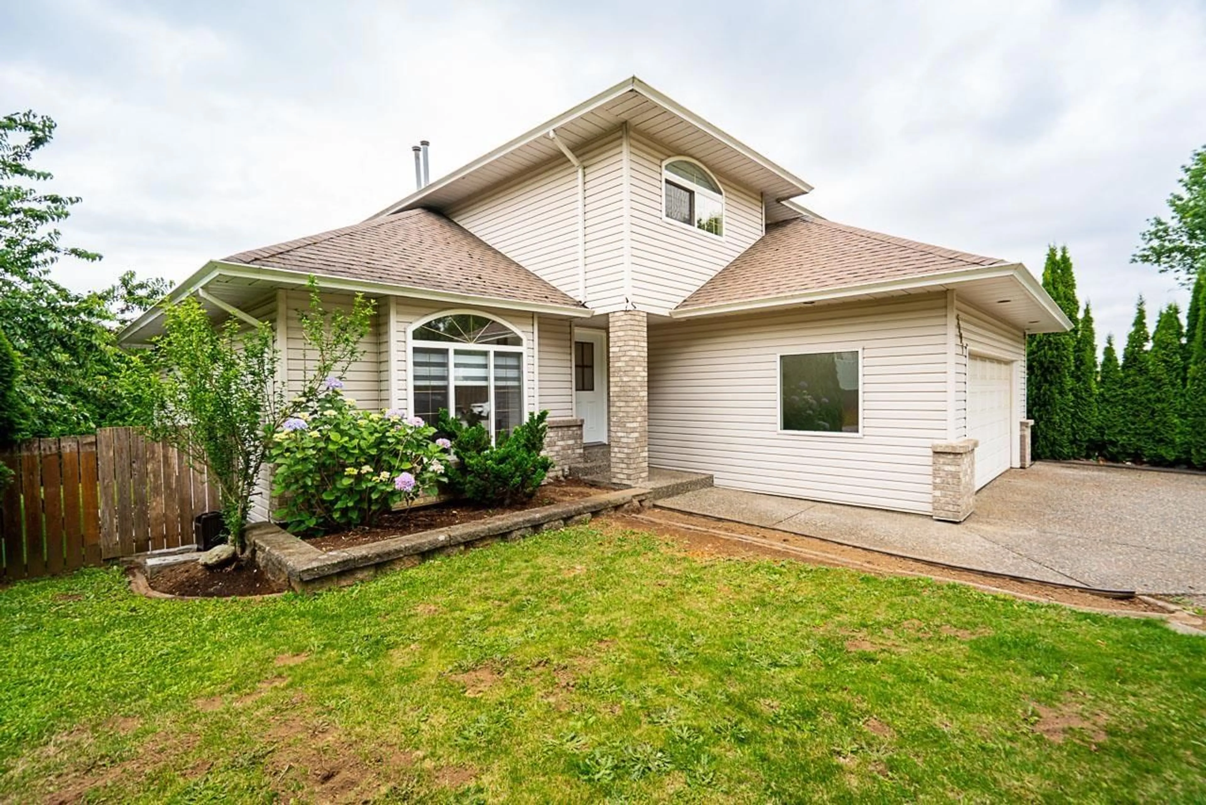 Home with vinyl exterior material, unknown for 5401 HIGHROAD CRESCENT, Chilliwack British Columbia V2R4G1