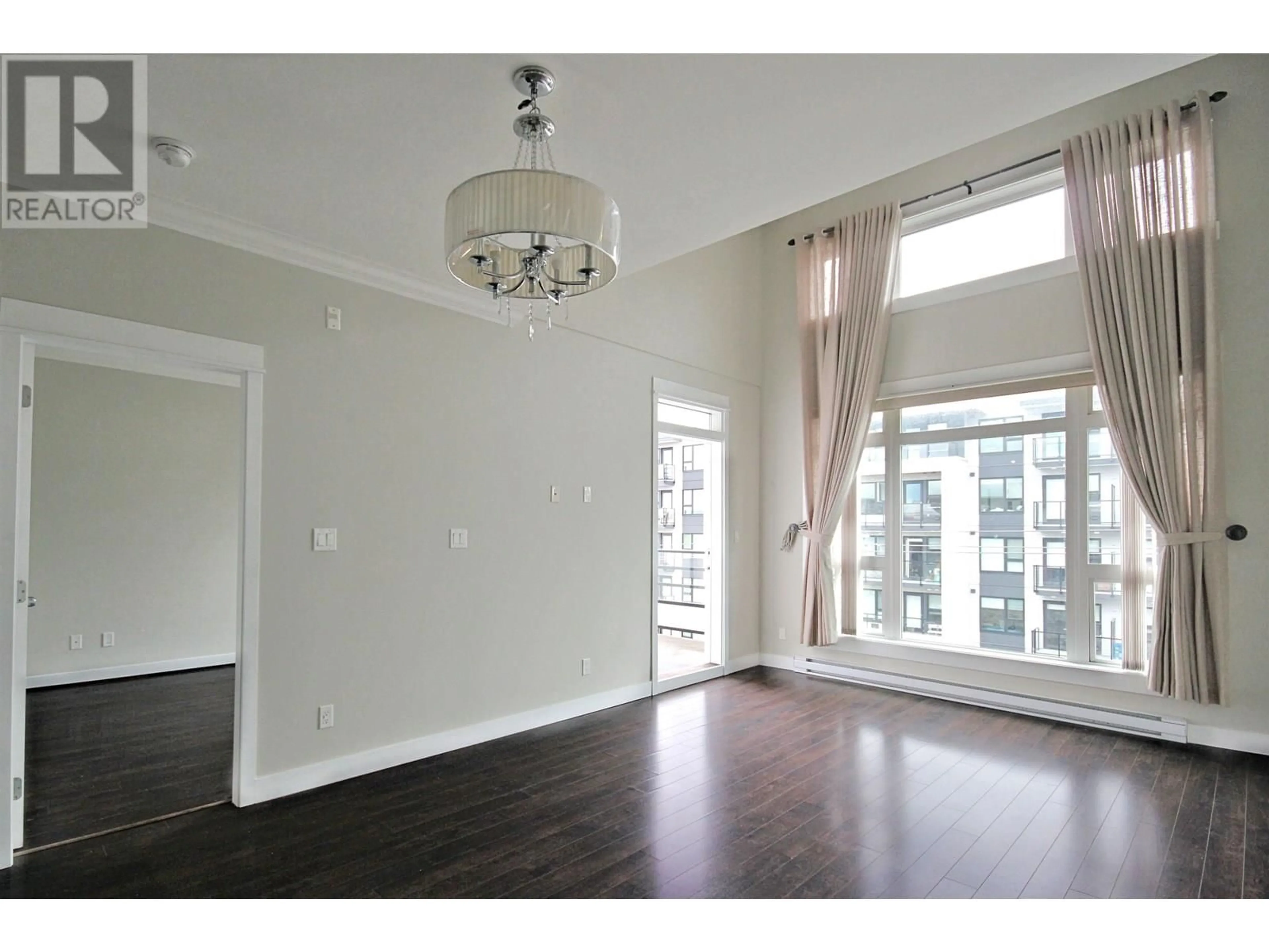A pic of a room for 402 - 6888 ROYAL OAK AVENUE, Burnaby British Columbia V5J4J2