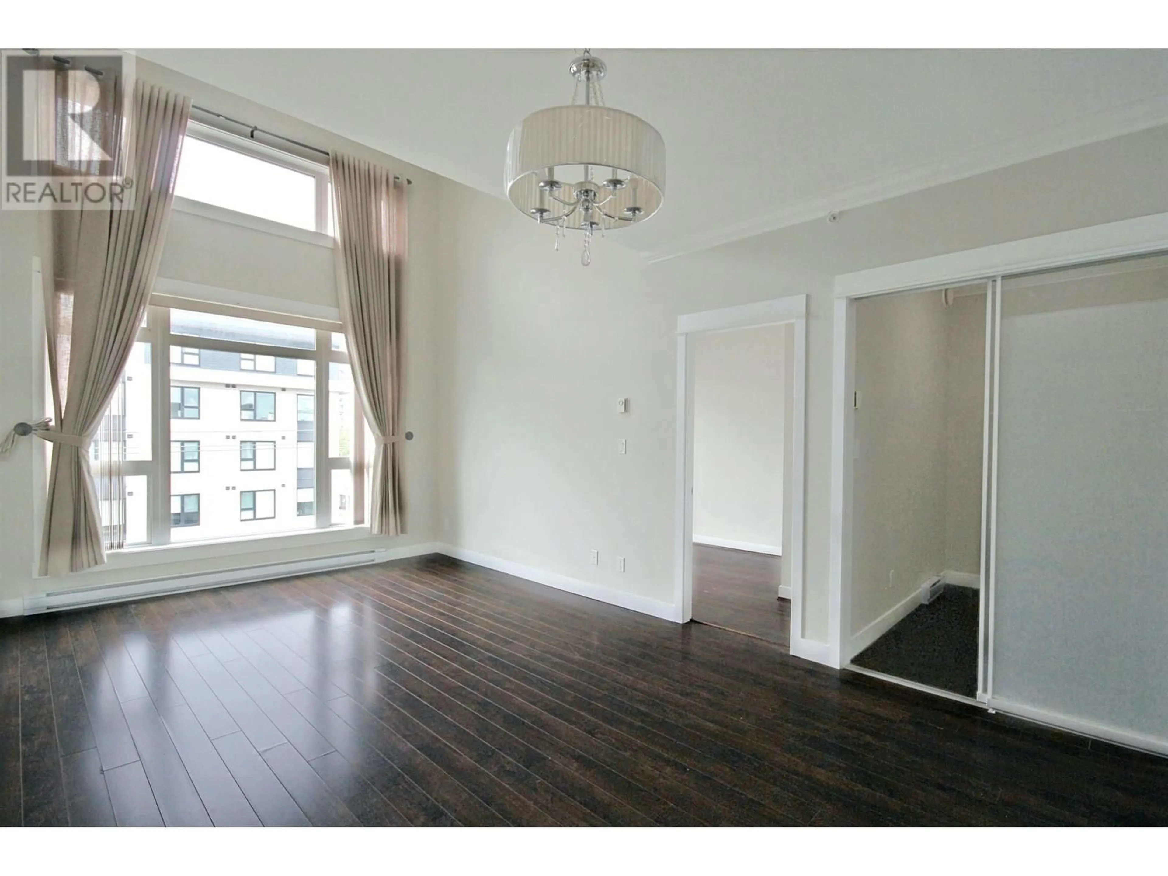 A pic of a room for 402 - 6888 ROYAL OAK AVENUE, Burnaby British Columbia V5J4J2
