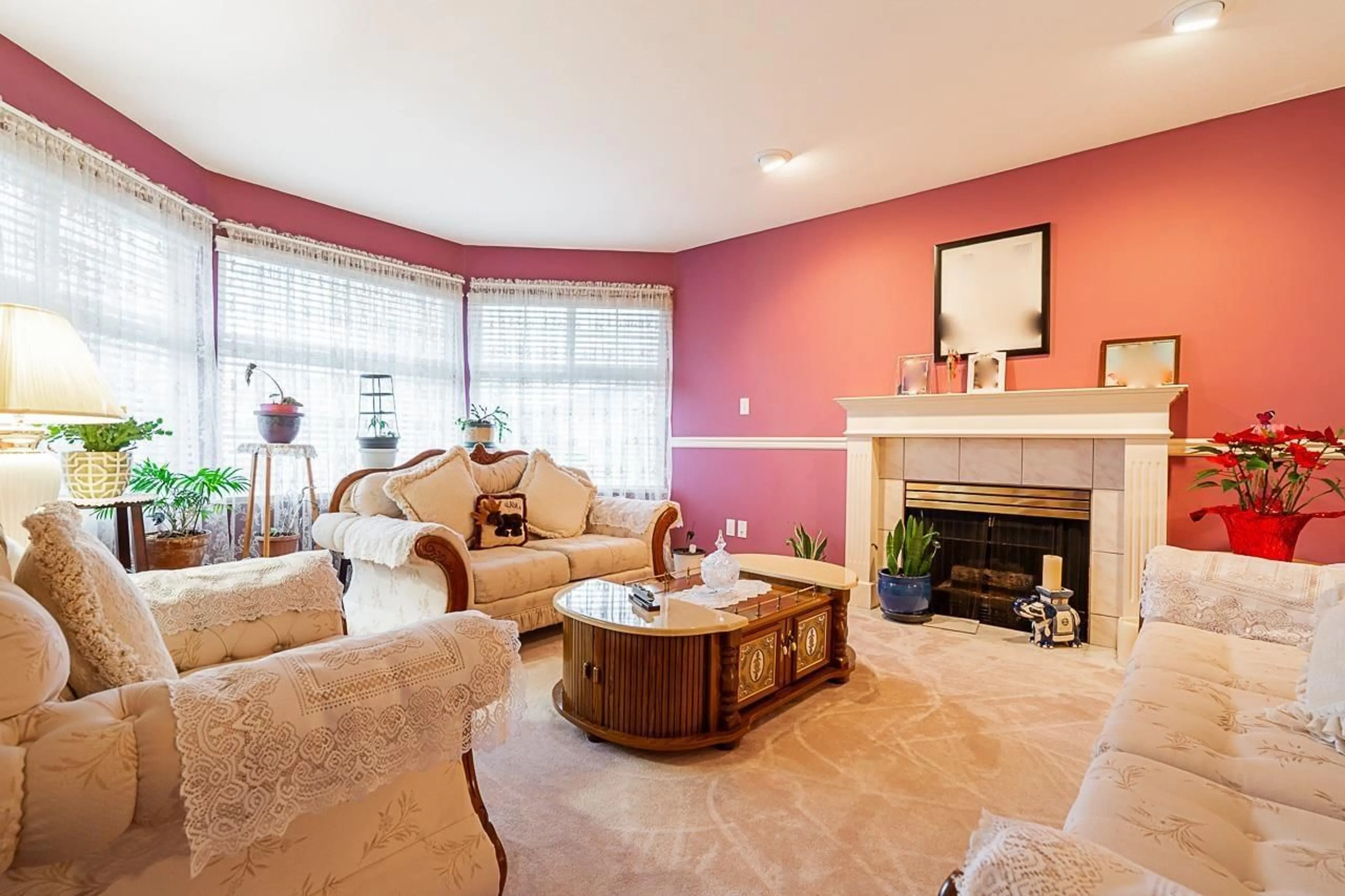 Living room with furniture, unknown for 16732 83, Surrey British Columbia V4N3H4