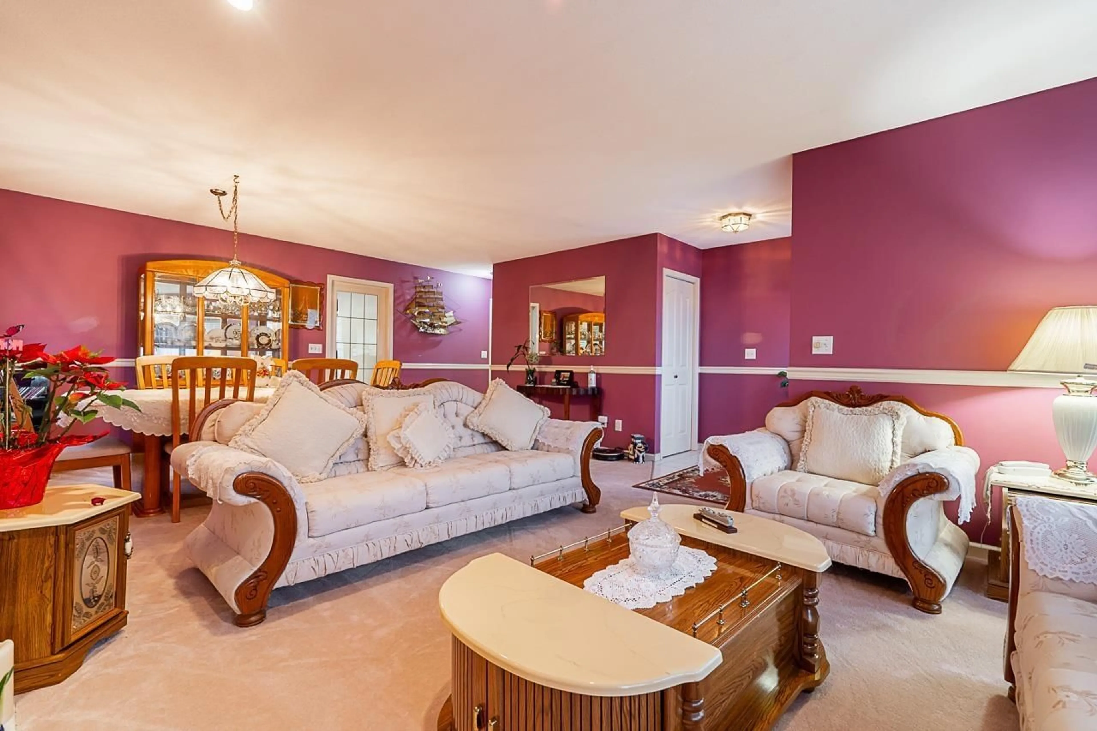 Living room with furniture, unknown for 16732 83, Surrey British Columbia V4N3H4