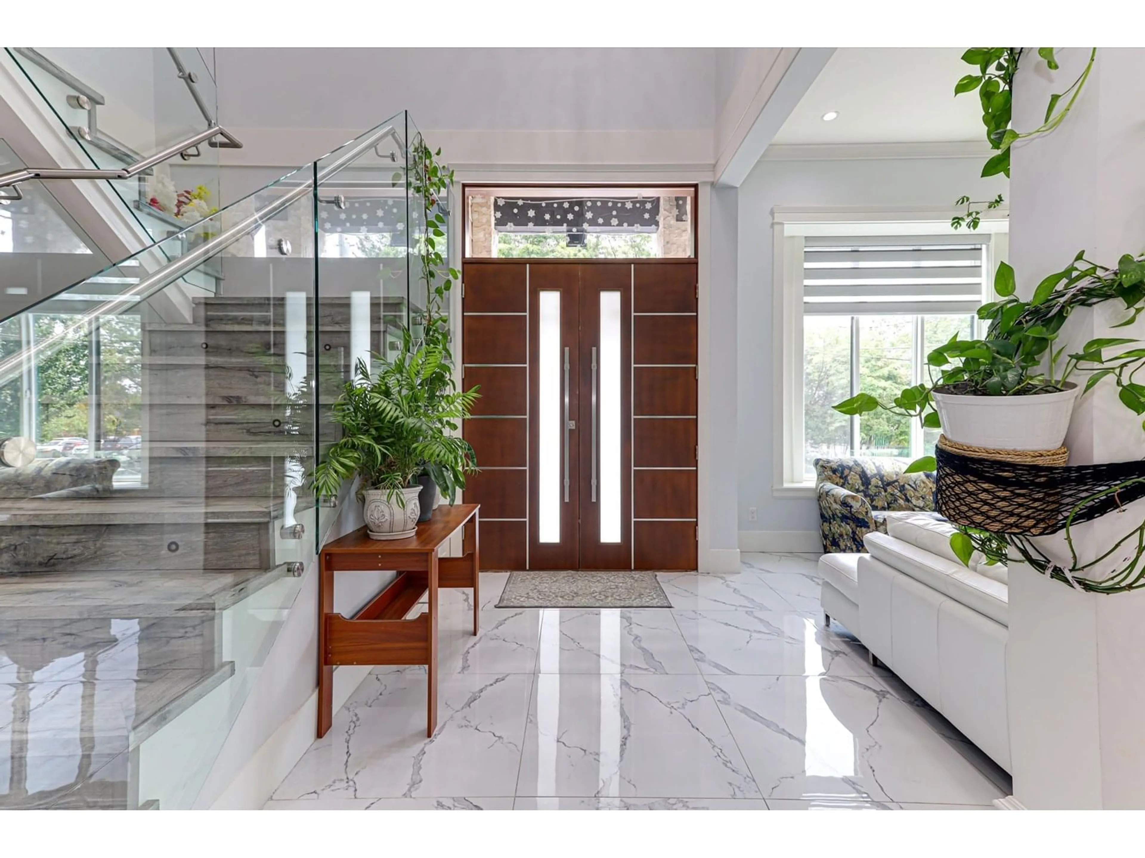 Indoor foyer for 12187 71, Surrey British Columbia V3W0T2