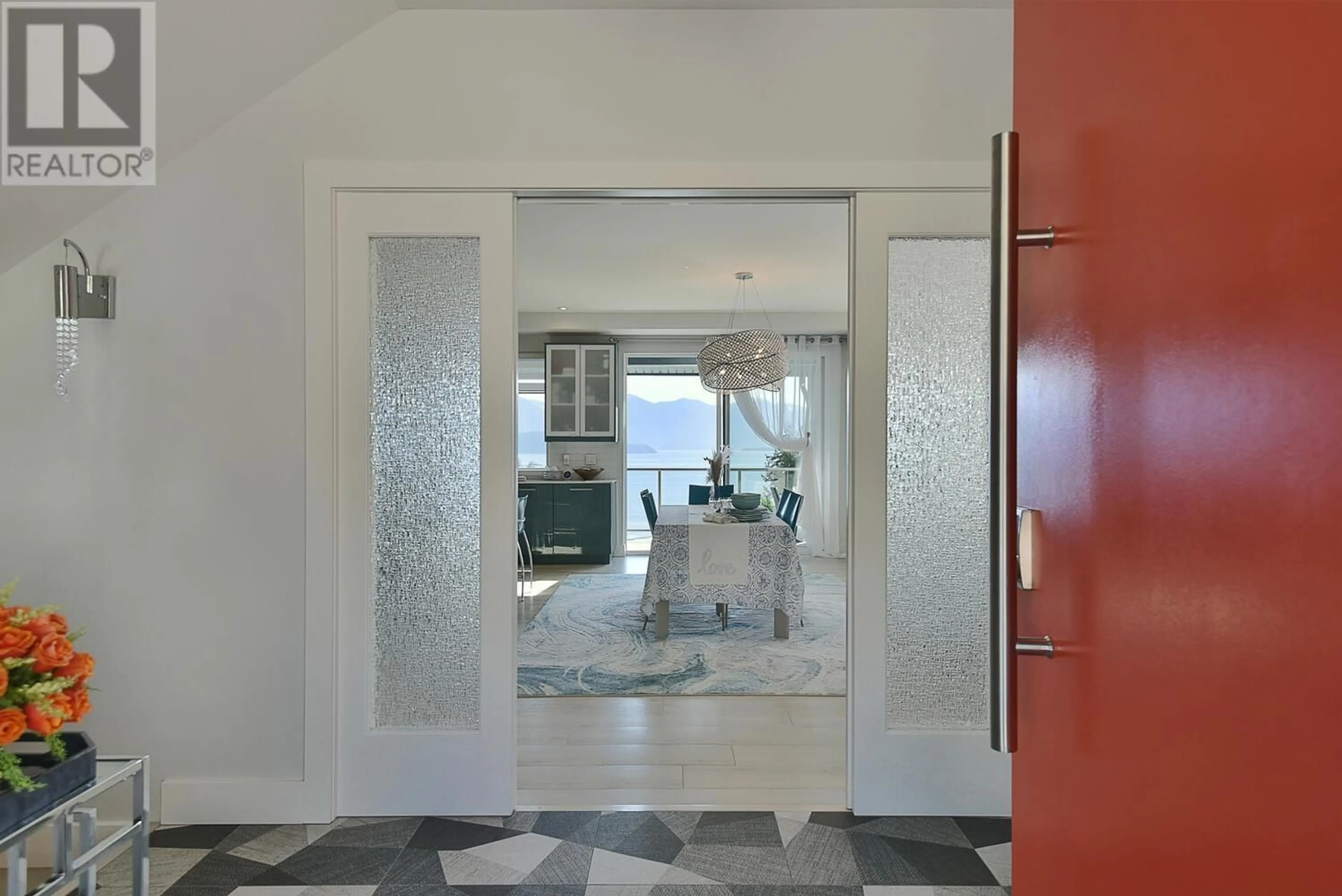Indoor entryway for 1242 ST ANDREWS ROAD, Gibsons British Columbia V0N1V1