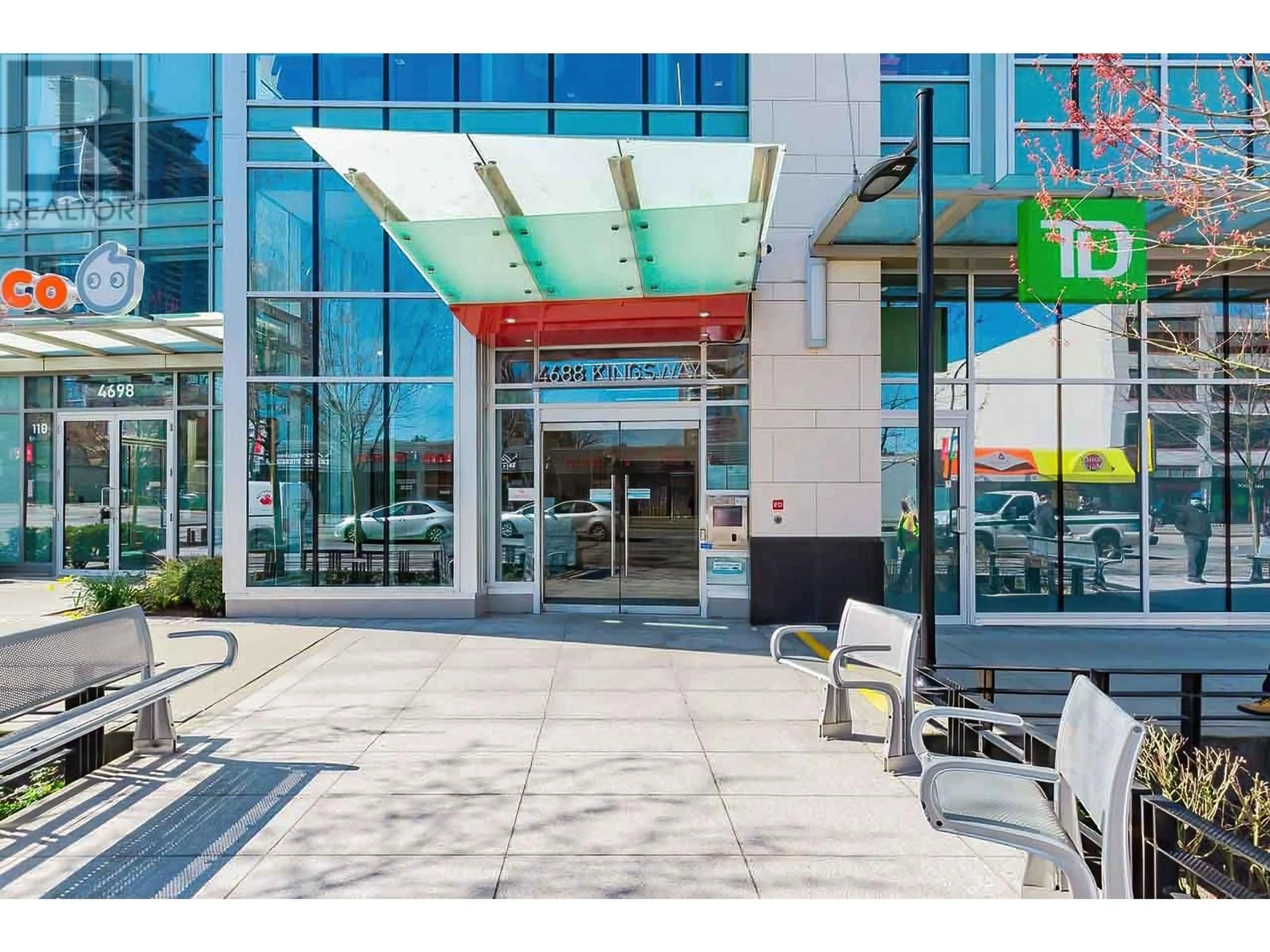 Indoor foyer for 3507 - 4688 KINGSWAY, Burnaby British Columbia V5H4L9