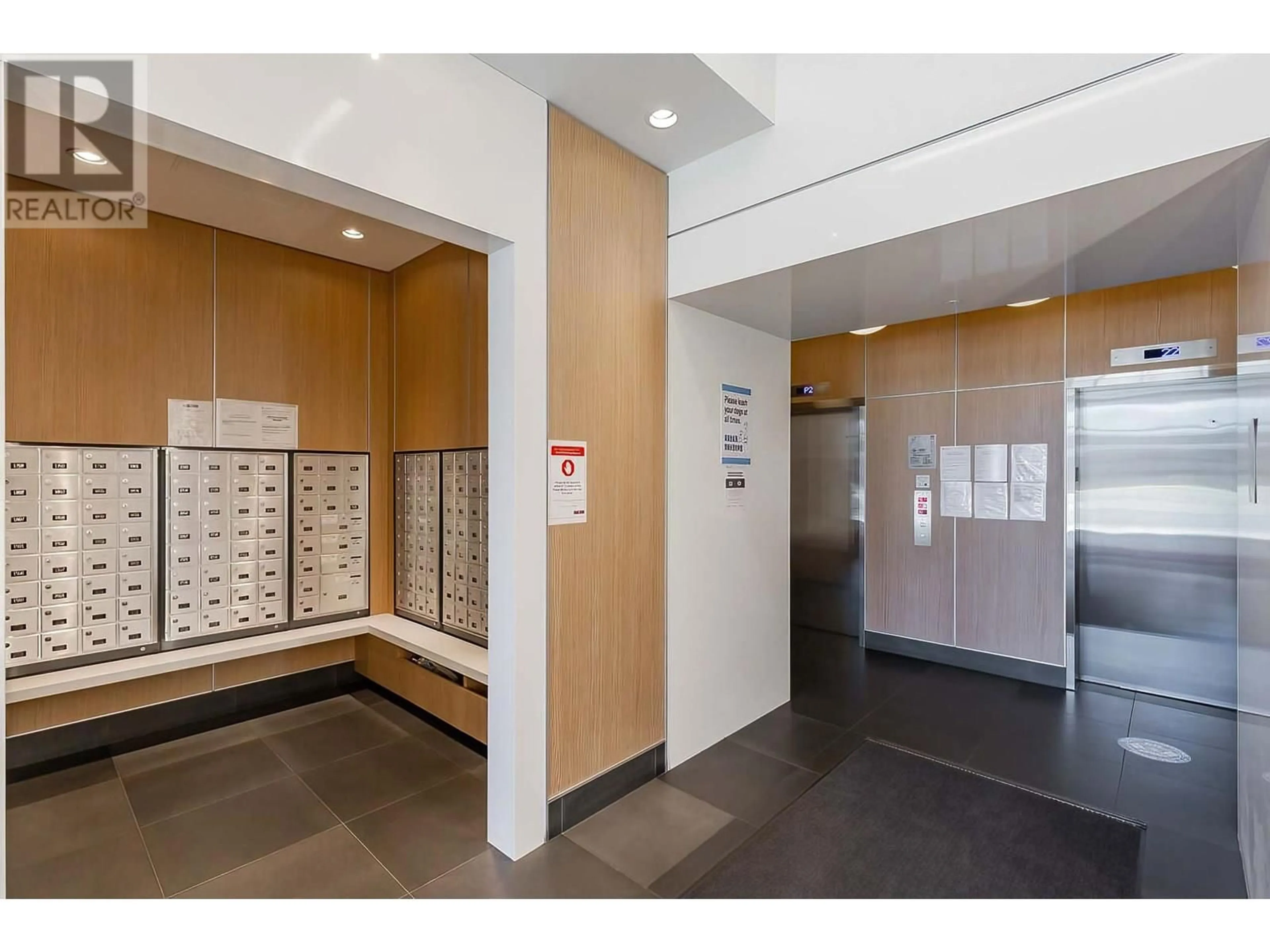 Indoor foyer for 3507 - 4688 KINGSWAY, Burnaby British Columbia V5H4L9