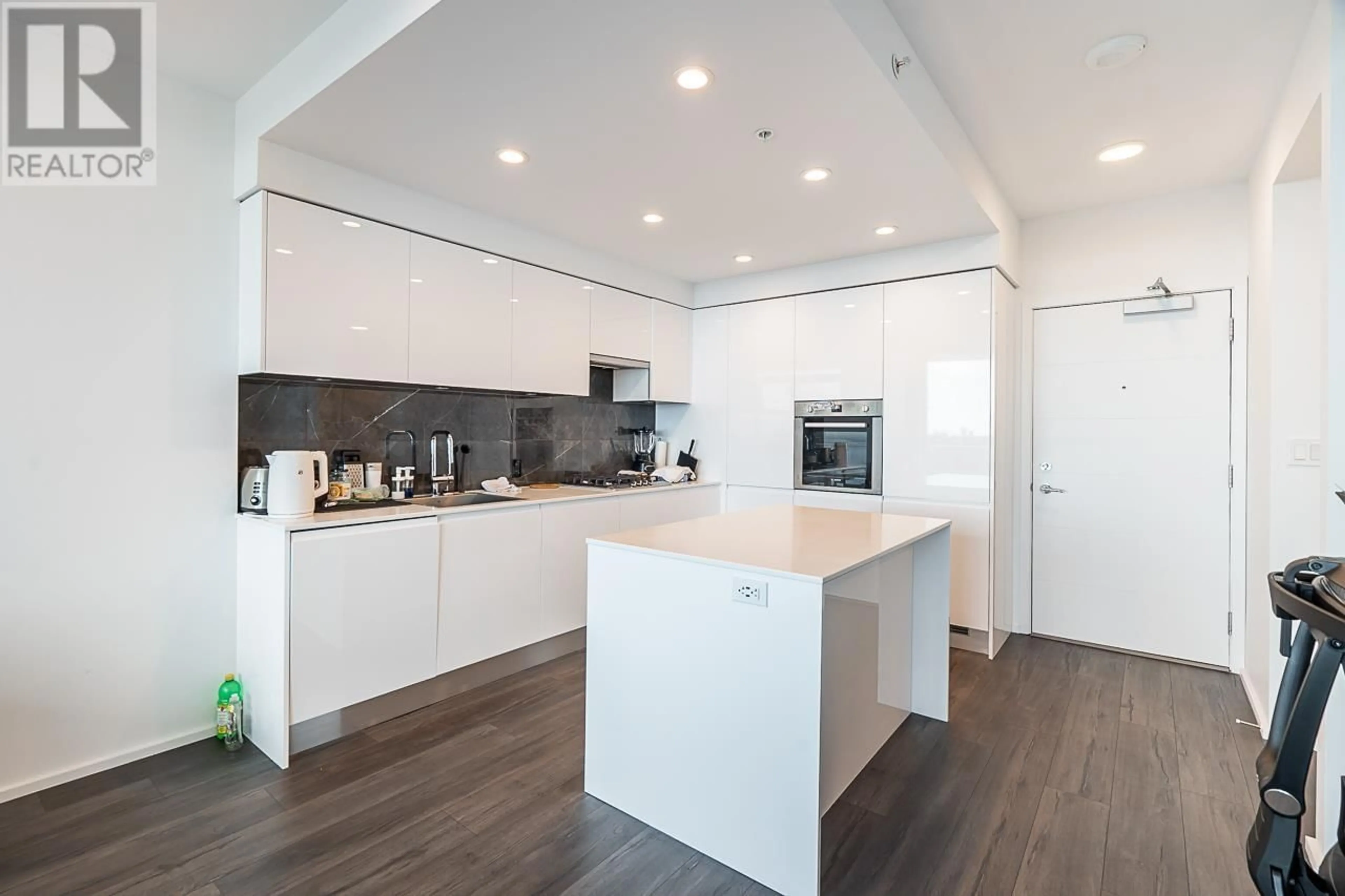 Contemporary kitchen, unknown for 1907 - 3888 EVERGREEN PLACE, Burnaby British Columbia V3J0M3