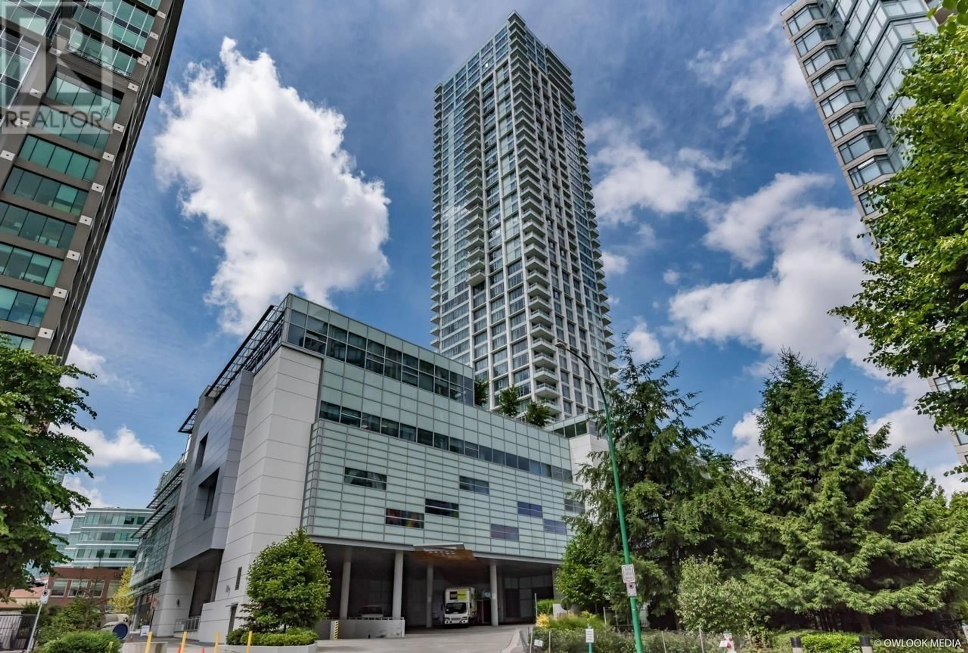 Indoor foyer for 3909 - 4508 HAZEL STREET, Burnaby British Columbia V5H0E4