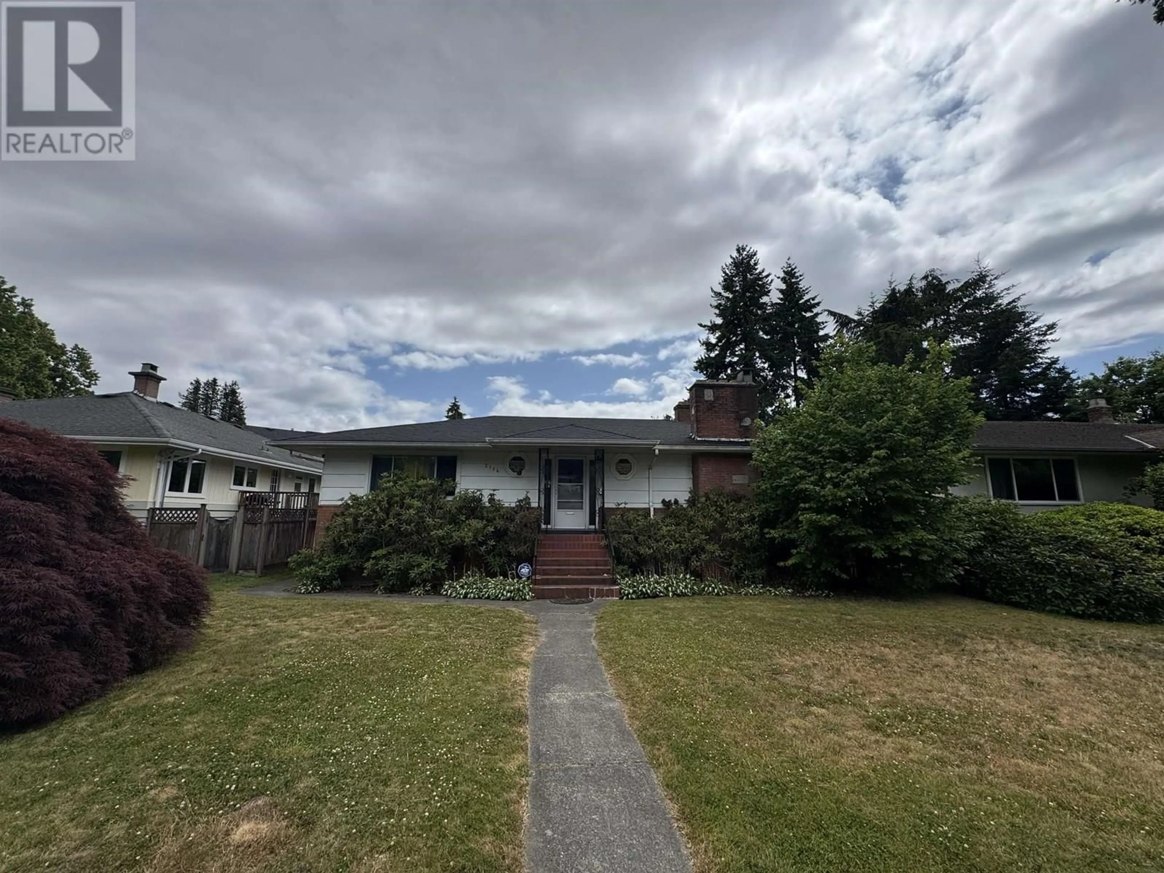 A pic from outside/outdoor area/front of a property/back of a property/a pic from drone, street for 2134 53RD AVENUE, Vancouver British Columbia V6P1L5