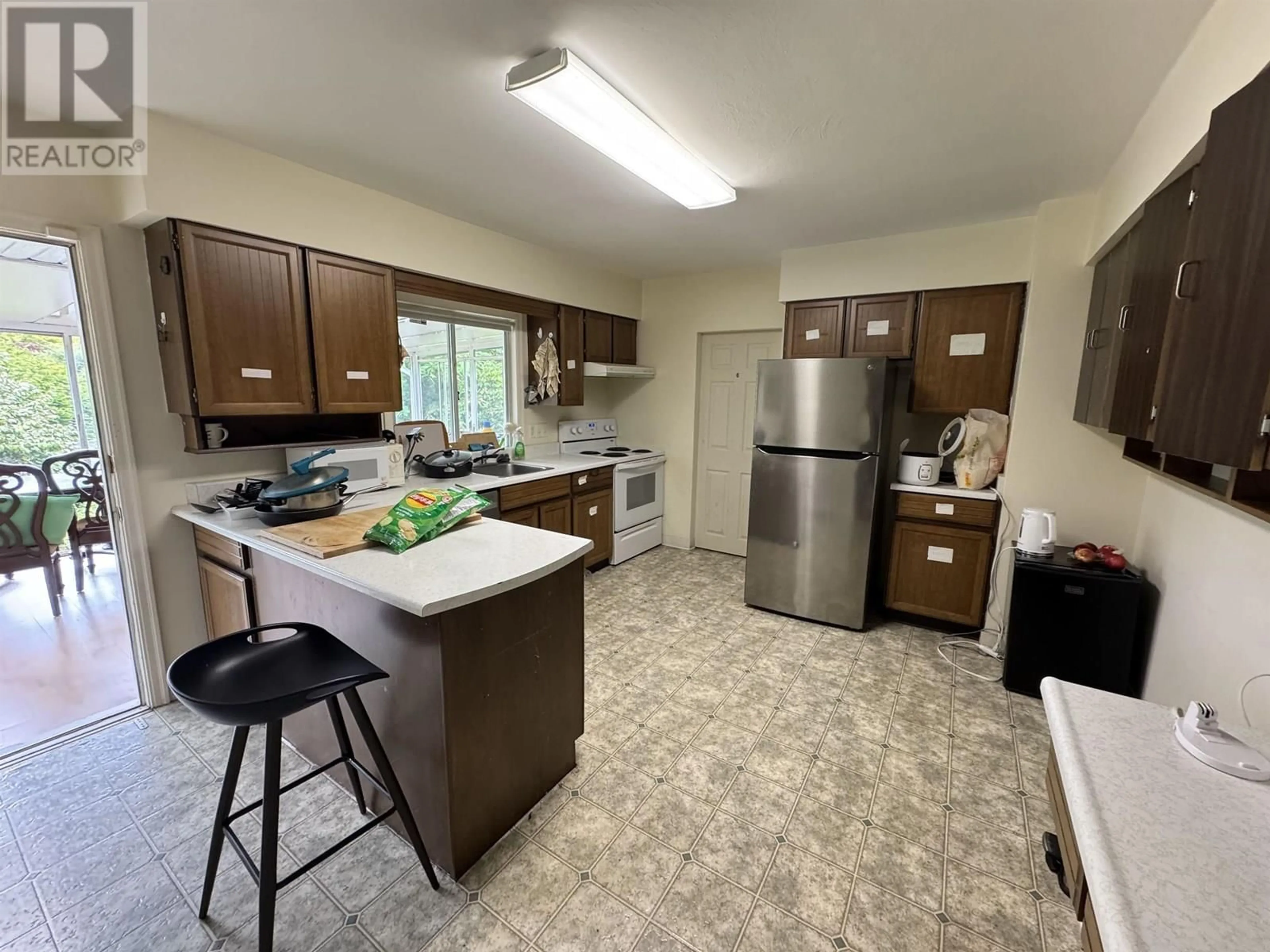 Standard kitchen, unknown for 2134 53RD AVENUE, Vancouver British Columbia V6P1L5