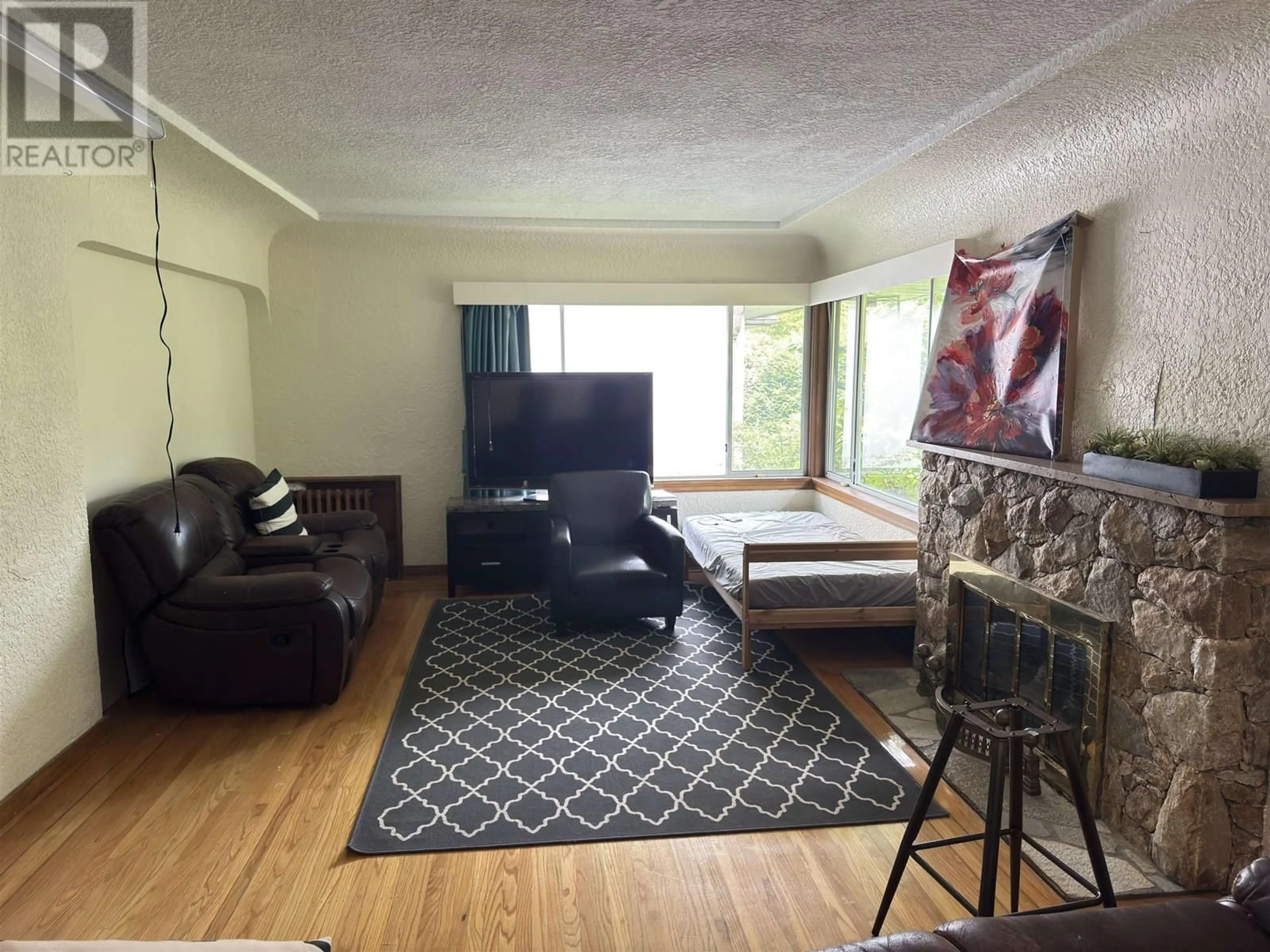 Living room with furniture, unknown for 2134 53RD AVENUE, Vancouver British Columbia V6P1L5