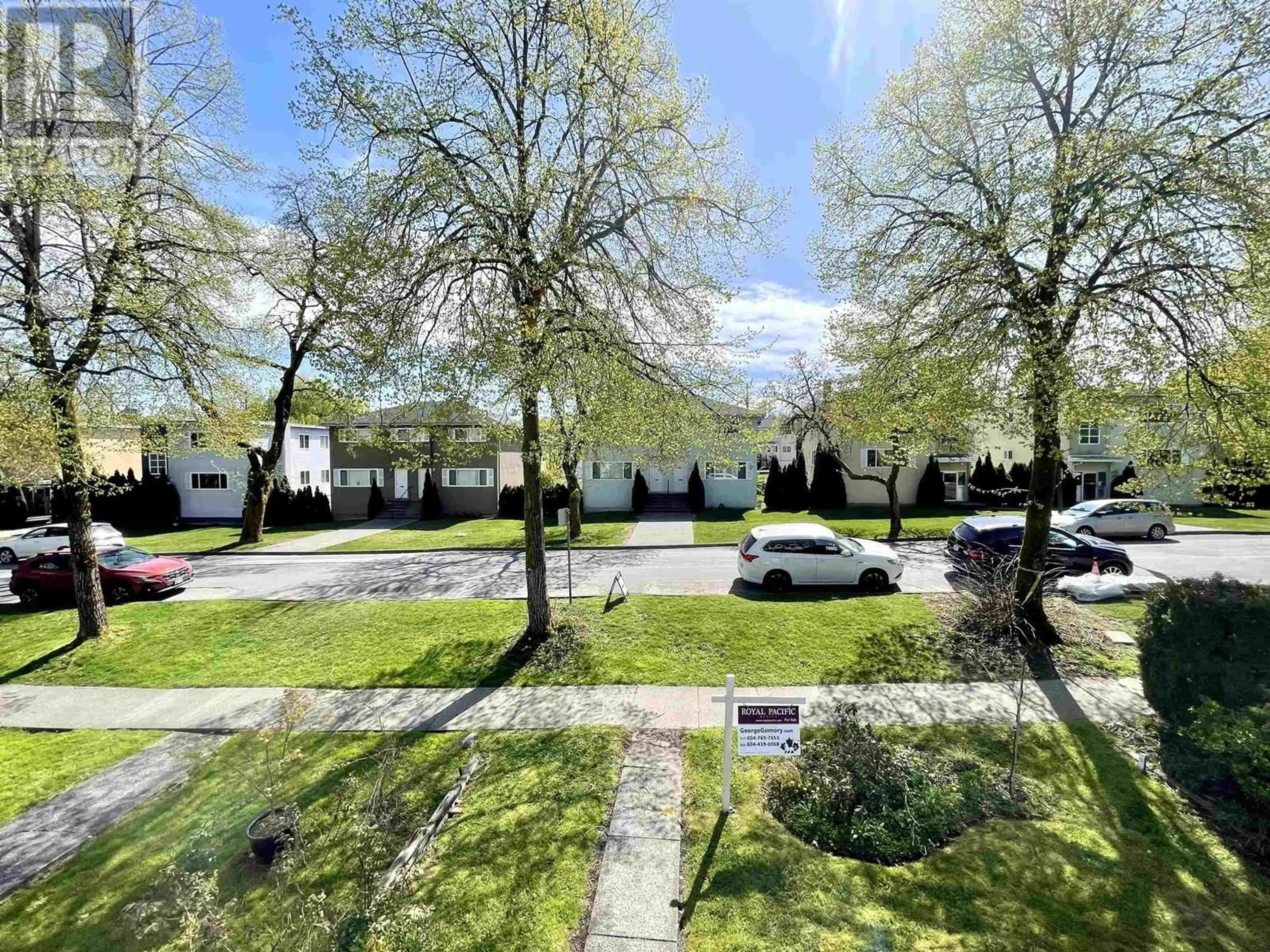 A pic from outside/outdoor area/front of a property/back of a property/a pic from drone, street for 937 18TH AVENUE, Vancouver British Columbia V5Z1W4