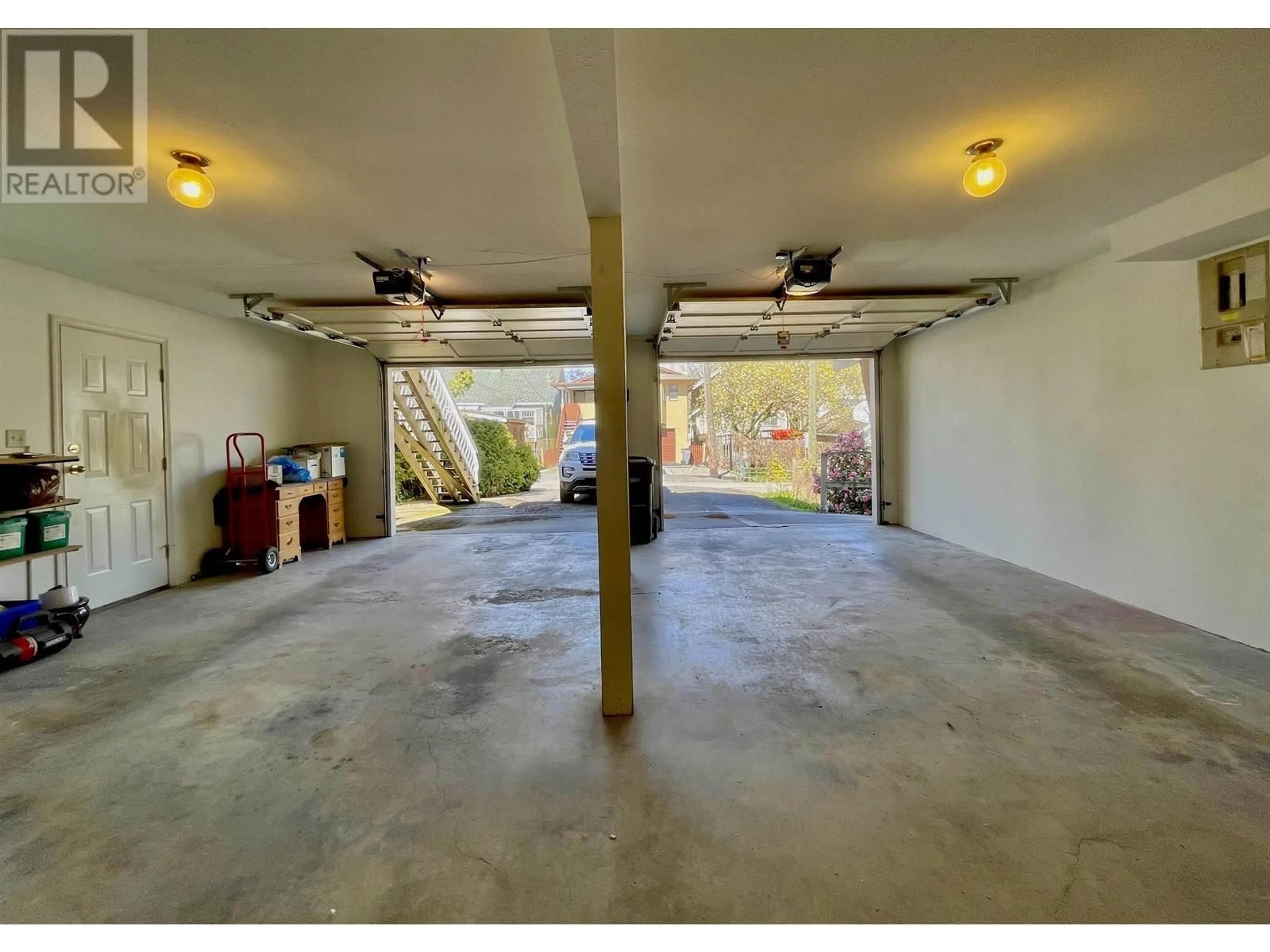 Indoor garage for 937 18TH AVENUE, Vancouver British Columbia V5Z1W4