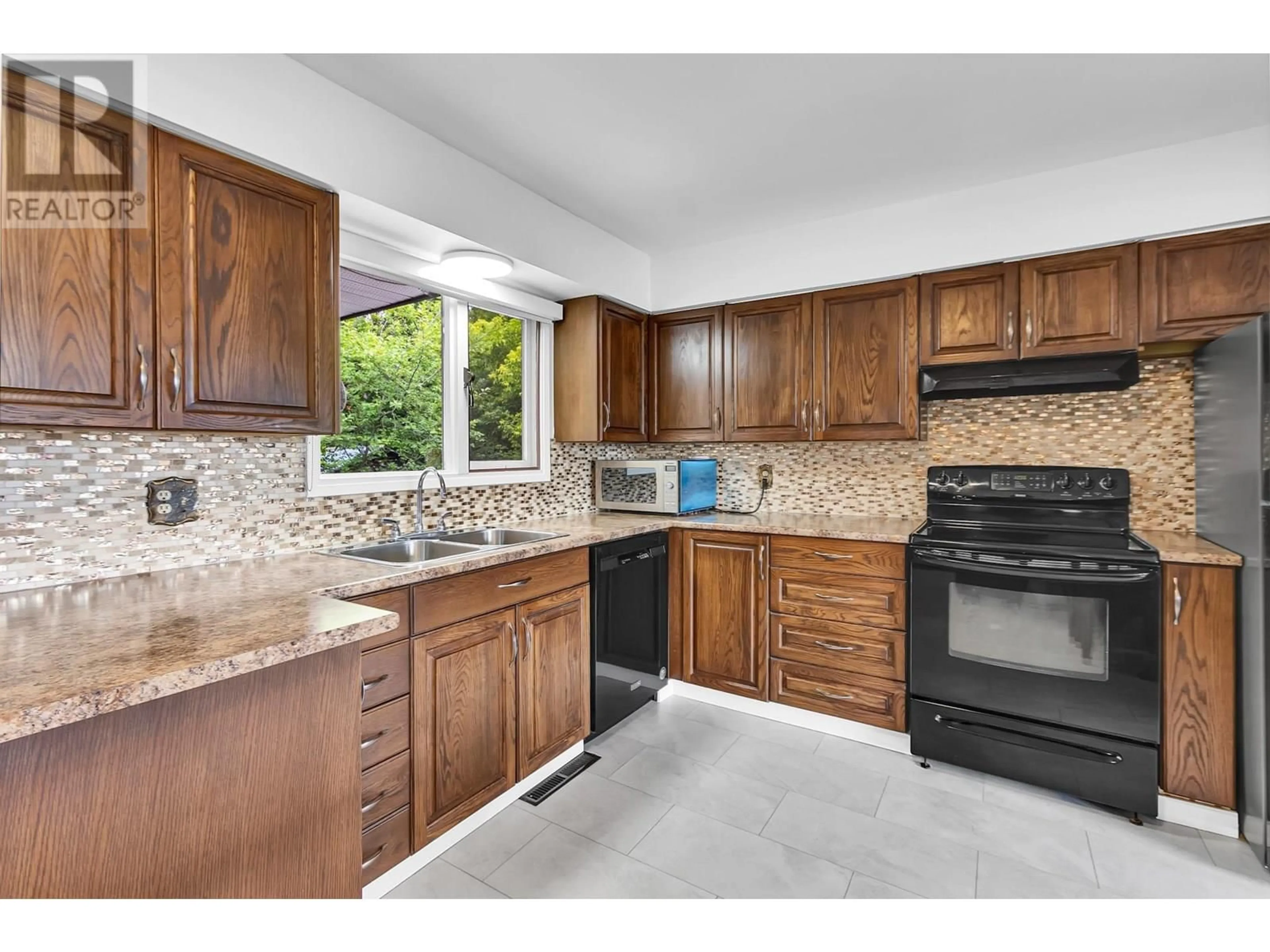 Standard kitchen, ceramic/tile floor for 2361 HART HIGHWAY, Prince George British Columbia V2K1M5