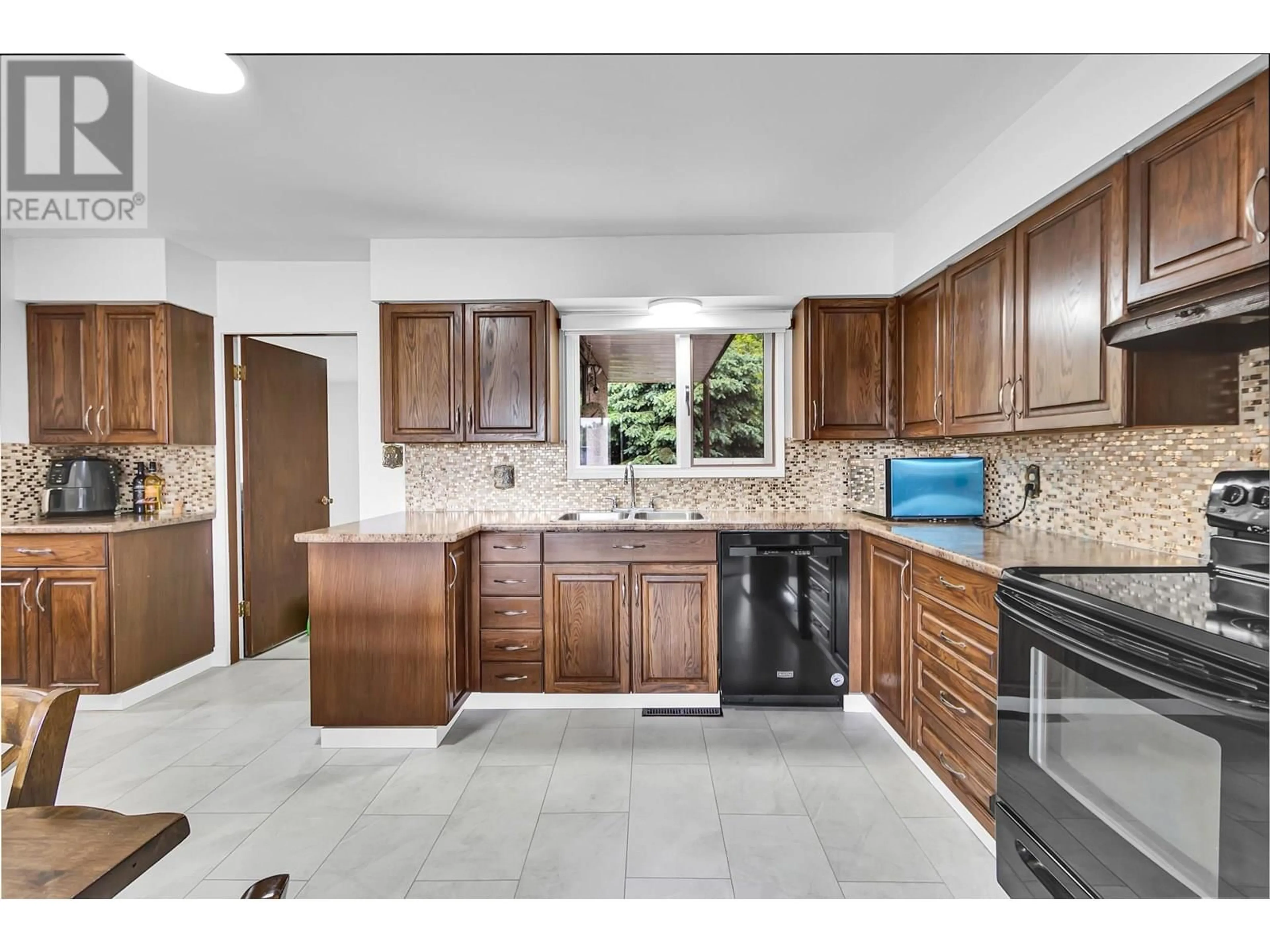 Standard kitchen, ceramic/tile floor for 2361 HART HIGHWAY, Prince George British Columbia V2K1M5