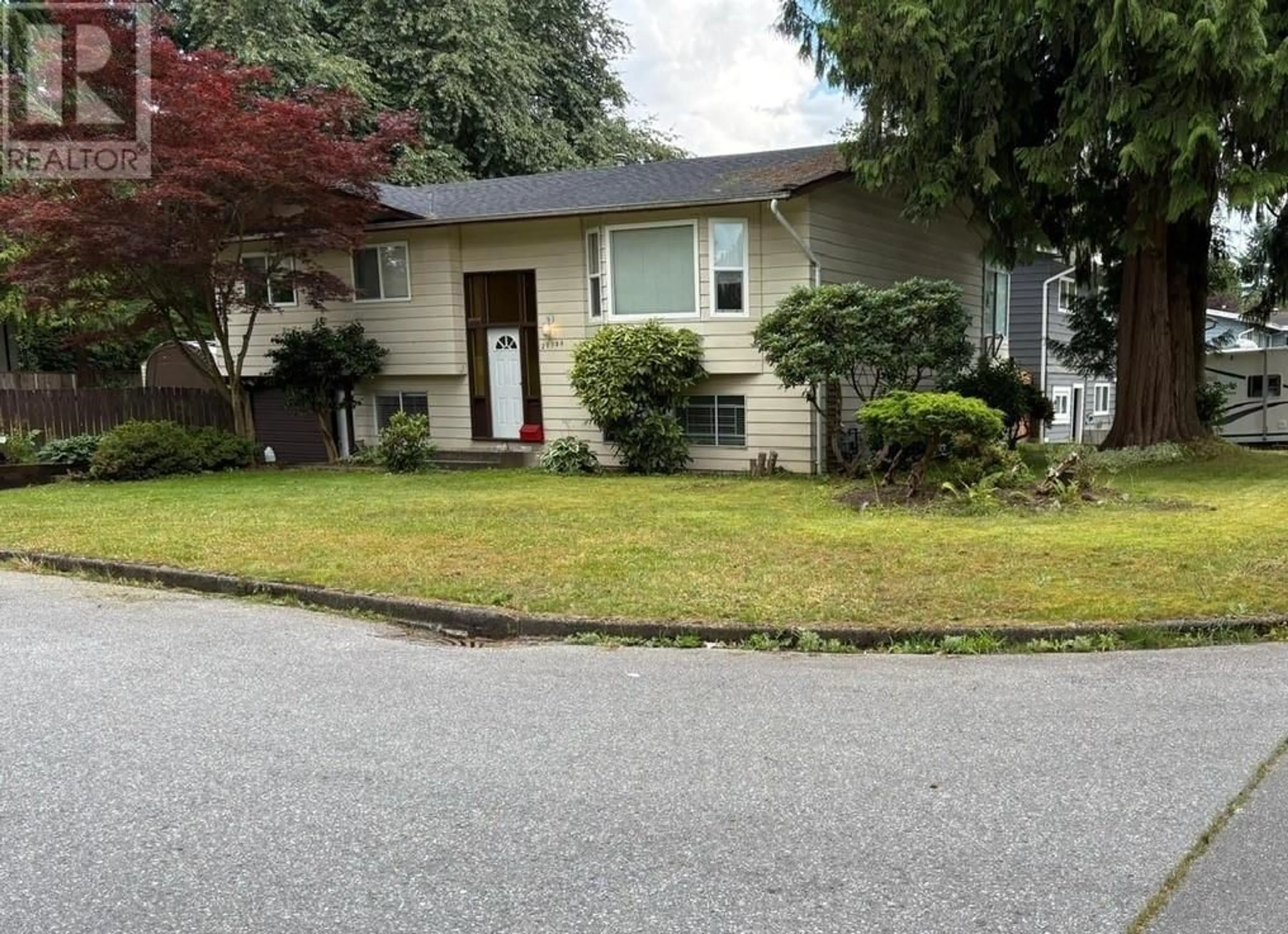 Home with vinyl exterior material, street for 21100 BERRY AVENUE, Maple Ridge British Columbia V2X7V4
