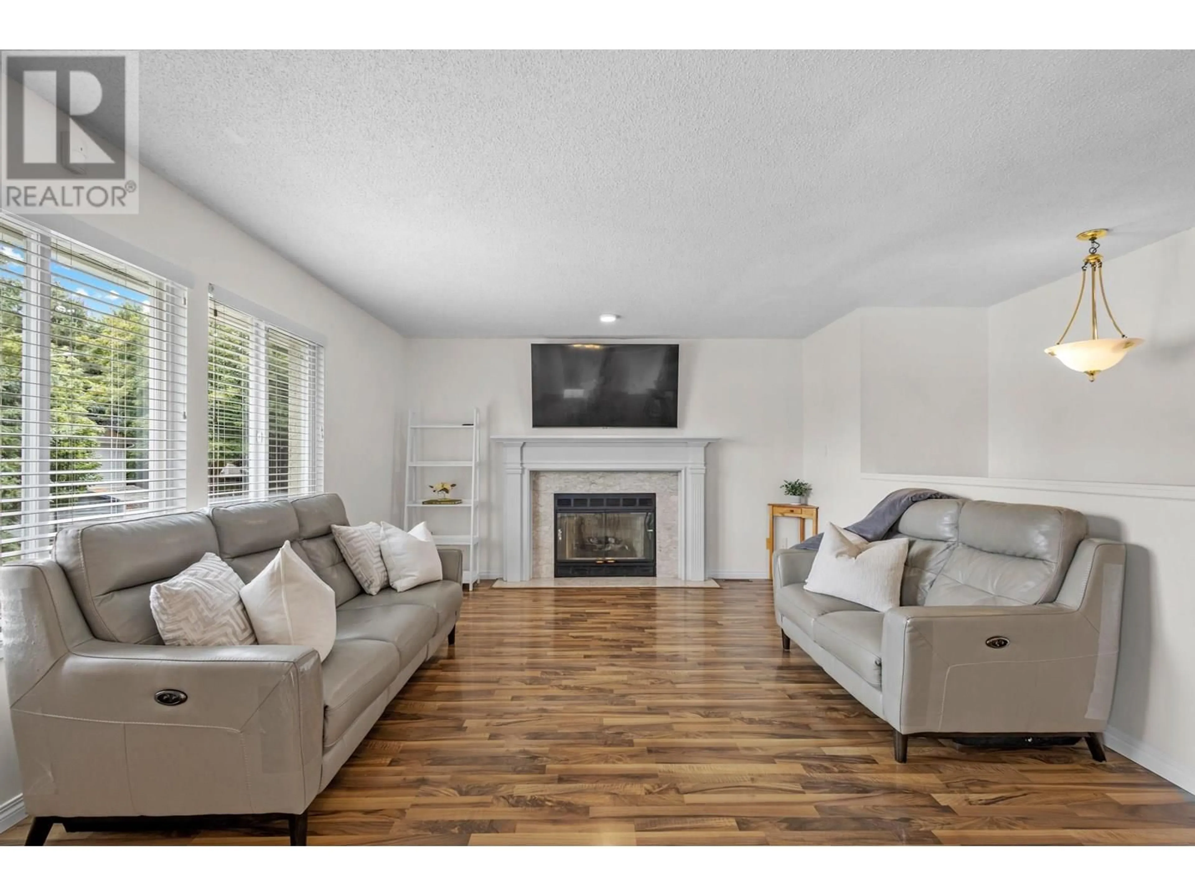 Living room with furniture, wood/laminate floor for 3155 RAE STREET, Port Coquitlam British Columbia V3B2Y3