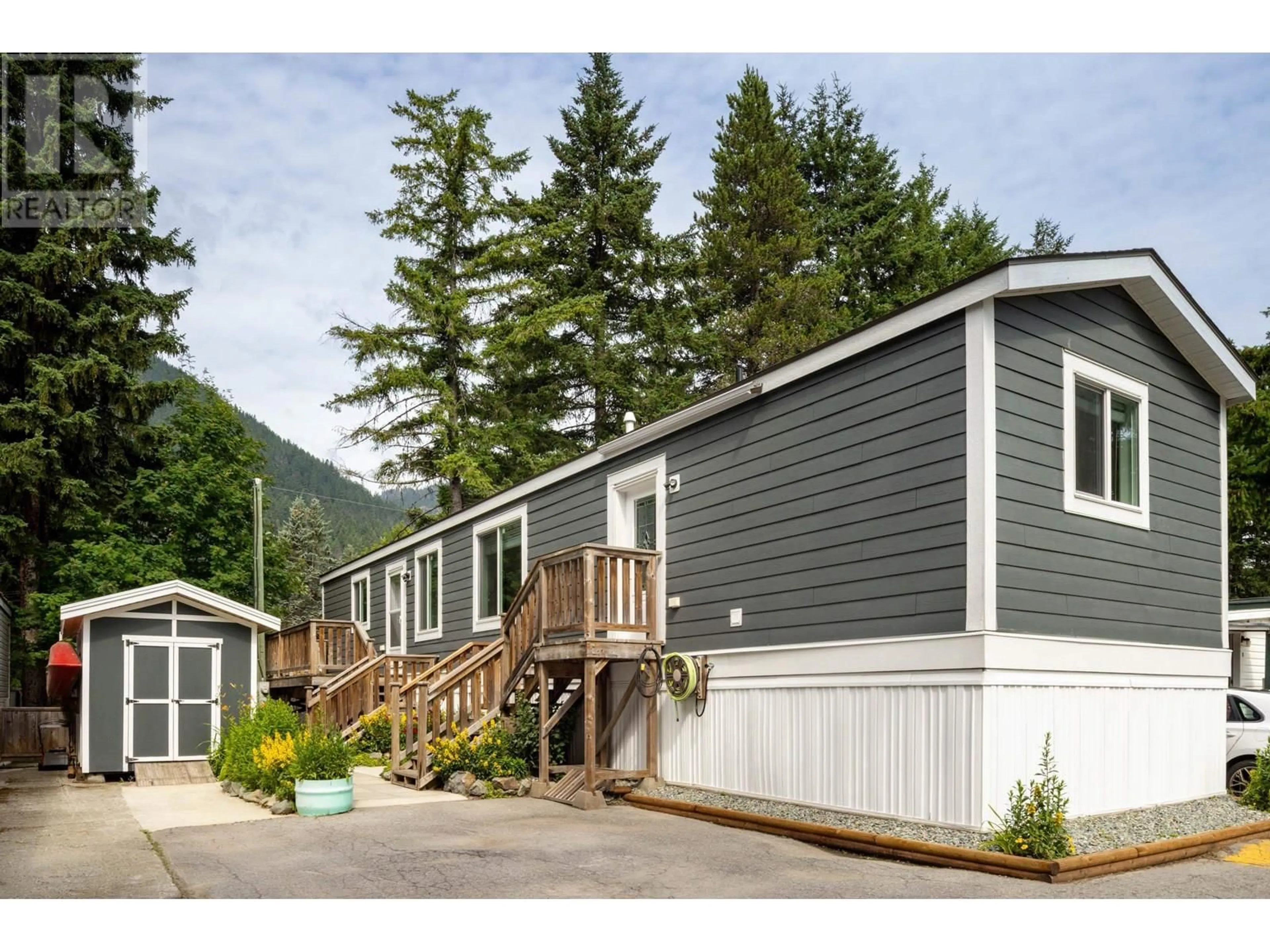 Home with vinyl exterior material, mountain view for 9 - 7370 HIGHWAY 99, Pemberton British Columbia V0N2L0
