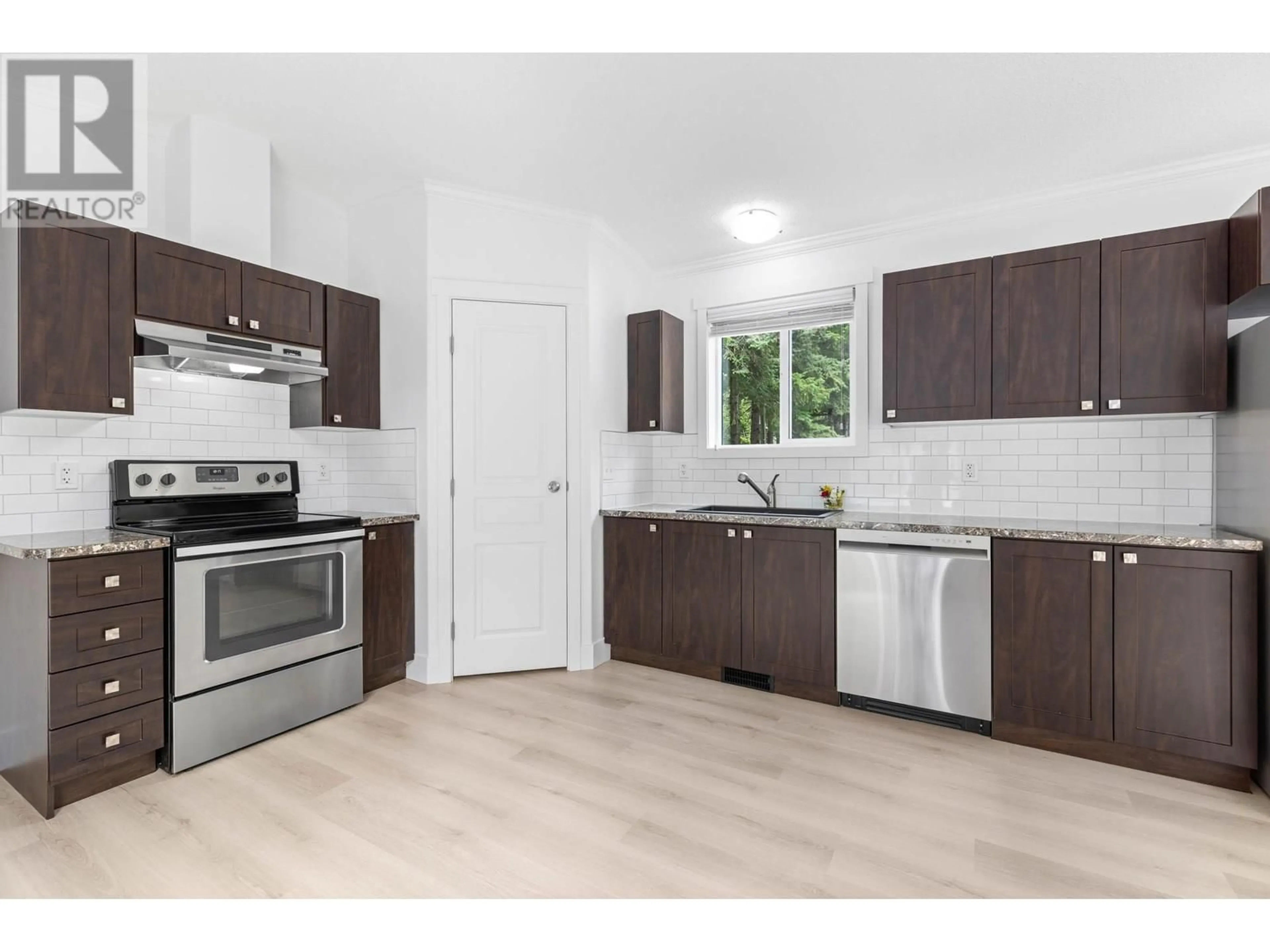 Standard kitchen, unknown for 9 - 7370 HIGHWAY 99, Pemberton British Columbia V0N2L0