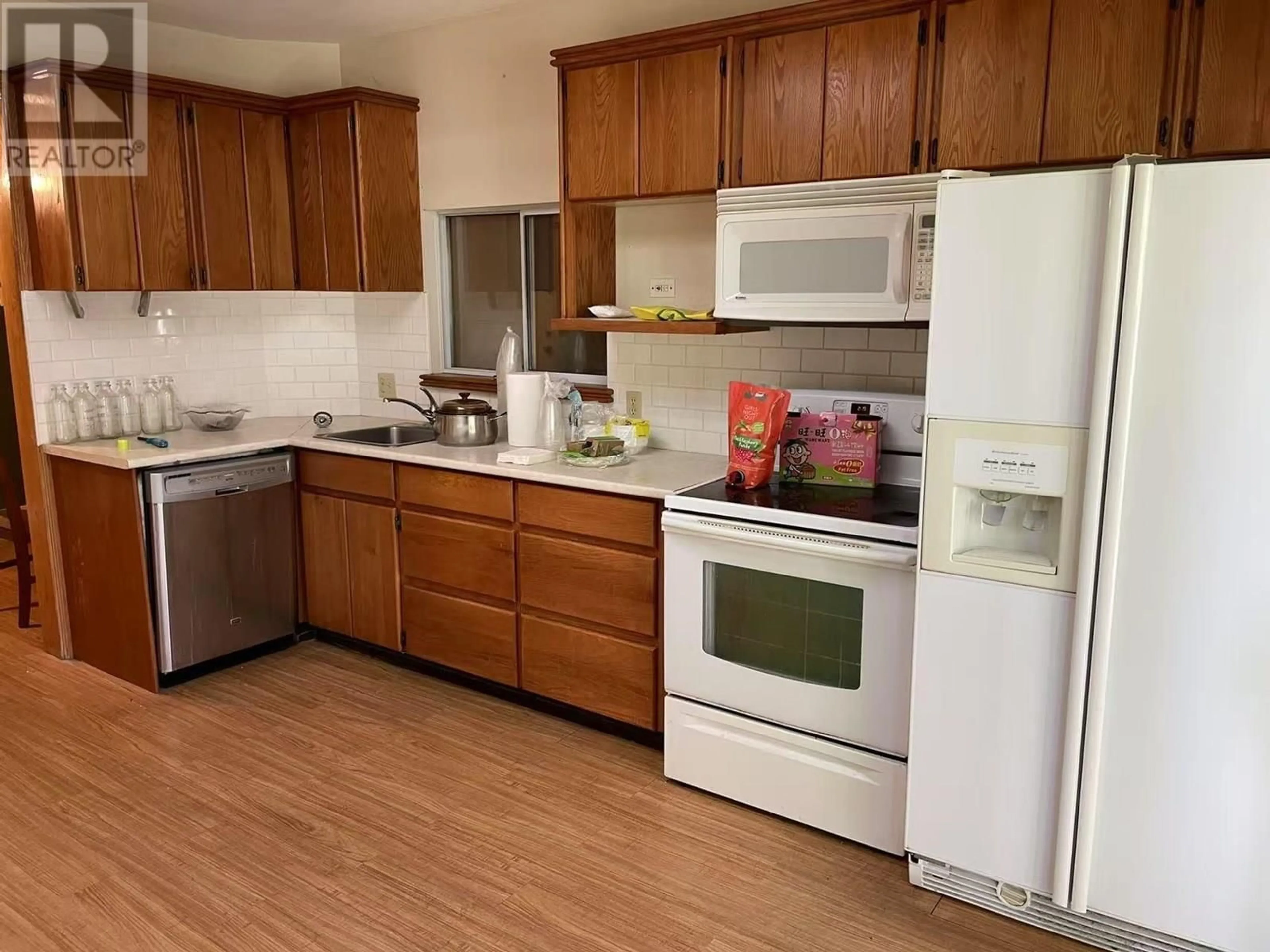 Standard kitchen, wood/laminate floor for 7540 NO. 2 ROAD, Richmond British Columbia V7C3L9