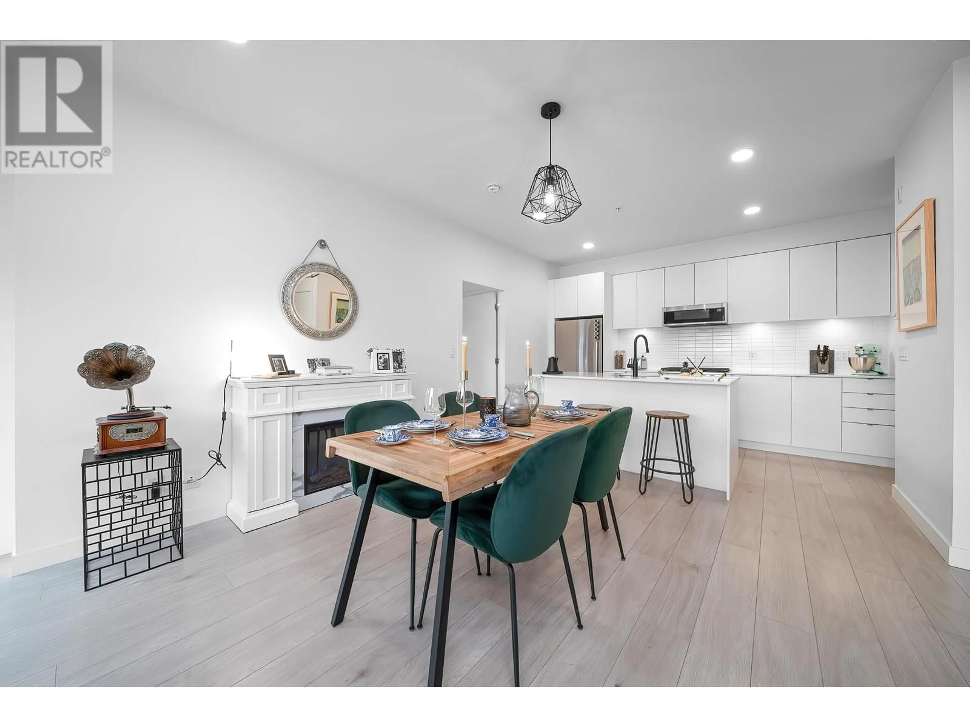 Open concept kitchen, unknown for 217 - 2345 RINDALL AVENUE, Port Coquitlam British Columbia V3C0T1