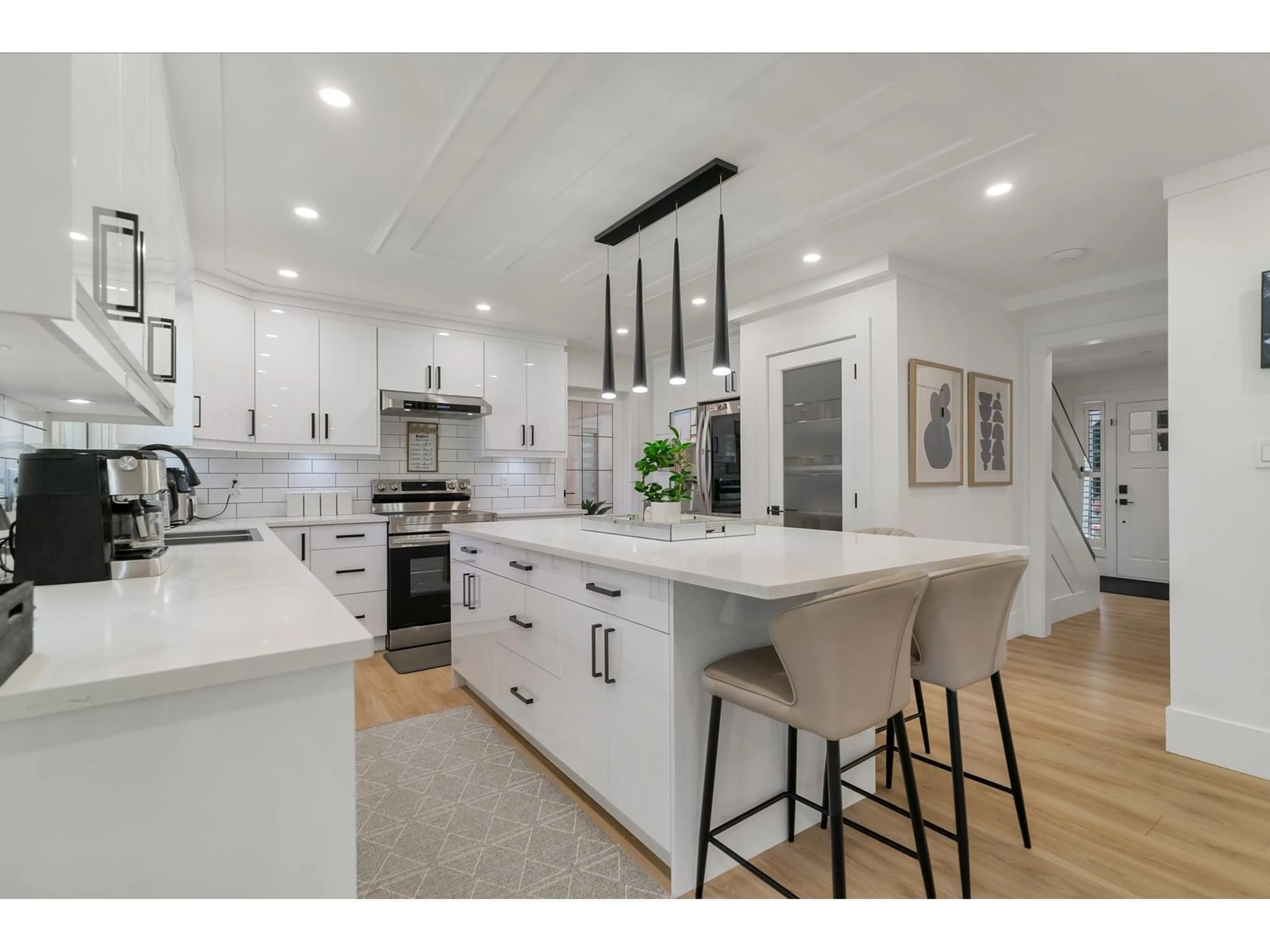 Open concept kitchen, unknown for 1990 134, Surrey British Columbia V3S0W2