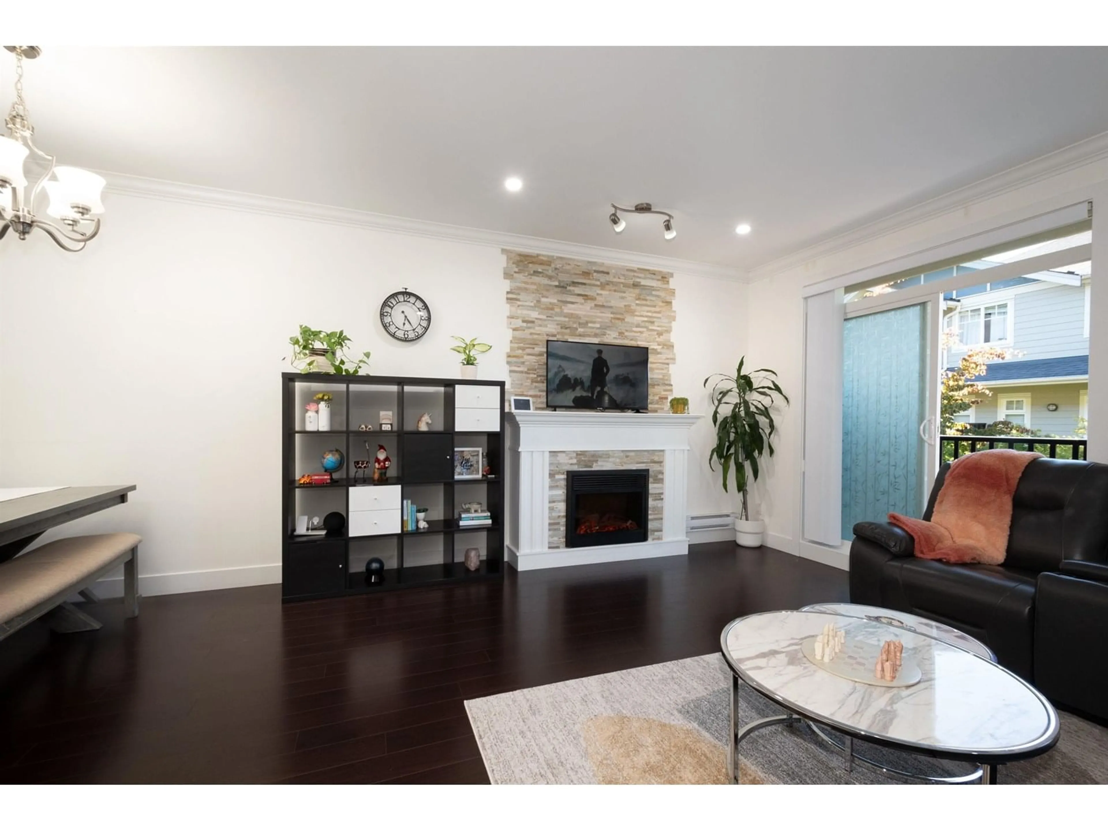 Living room with furniture, wood/laminate floor for 8 - 6383 140, Surrey British Columbia V3W0E9