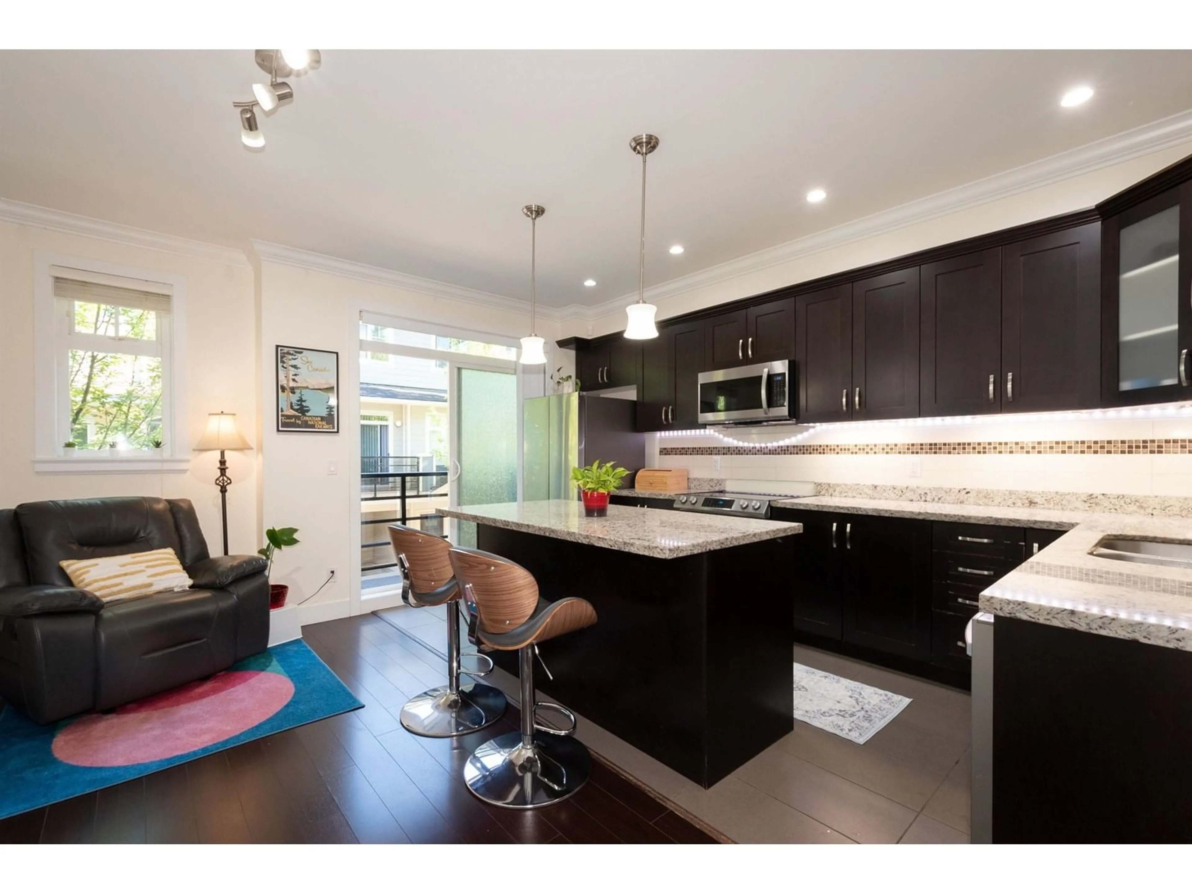 Open concept kitchen, wood/laminate floor for 8 - 6383 140, Surrey British Columbia V3W0E9