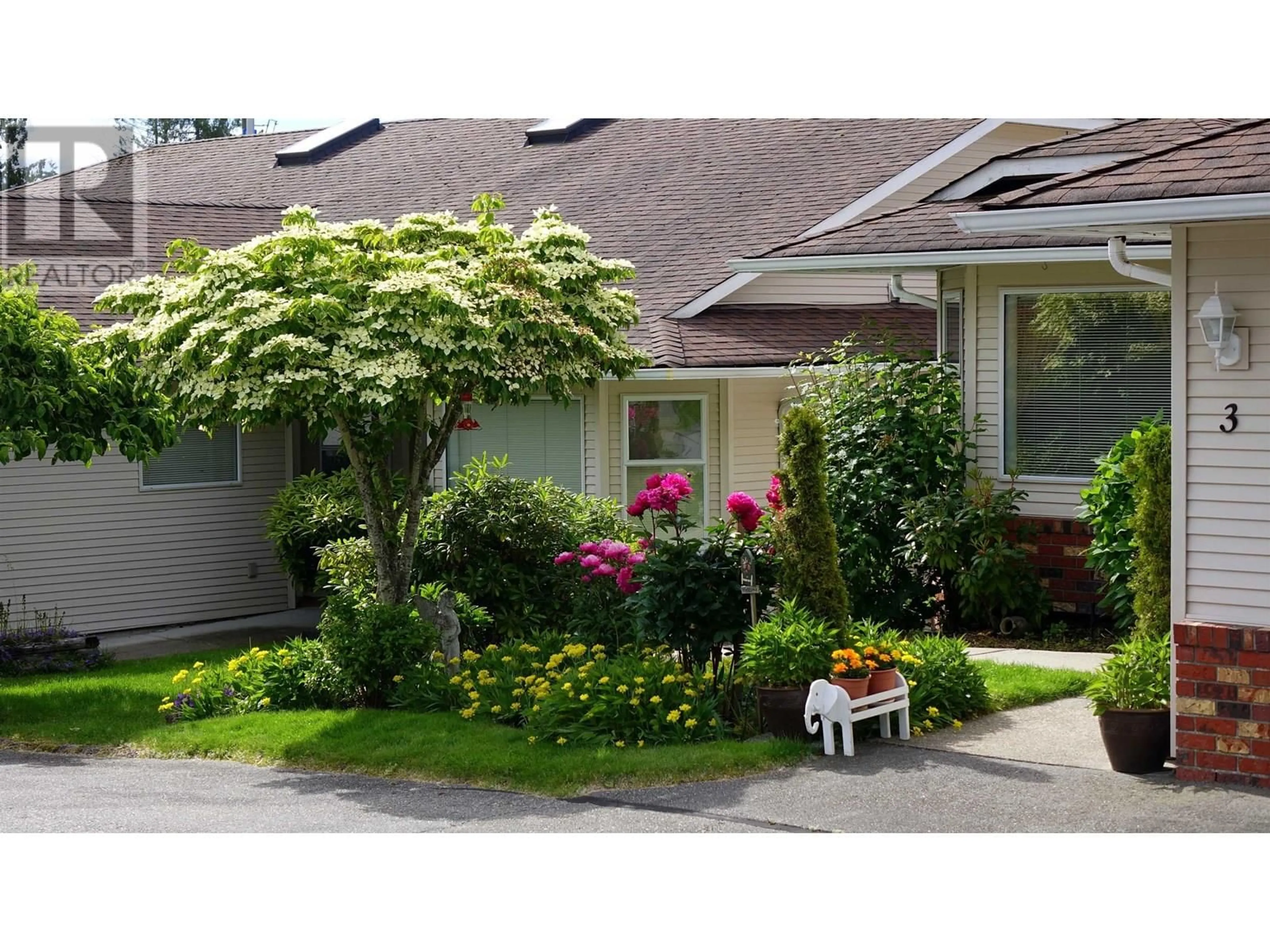 Patio, street for 3 - 820 KIWANIS WAY, Gibsons British Columbia V0N1V9