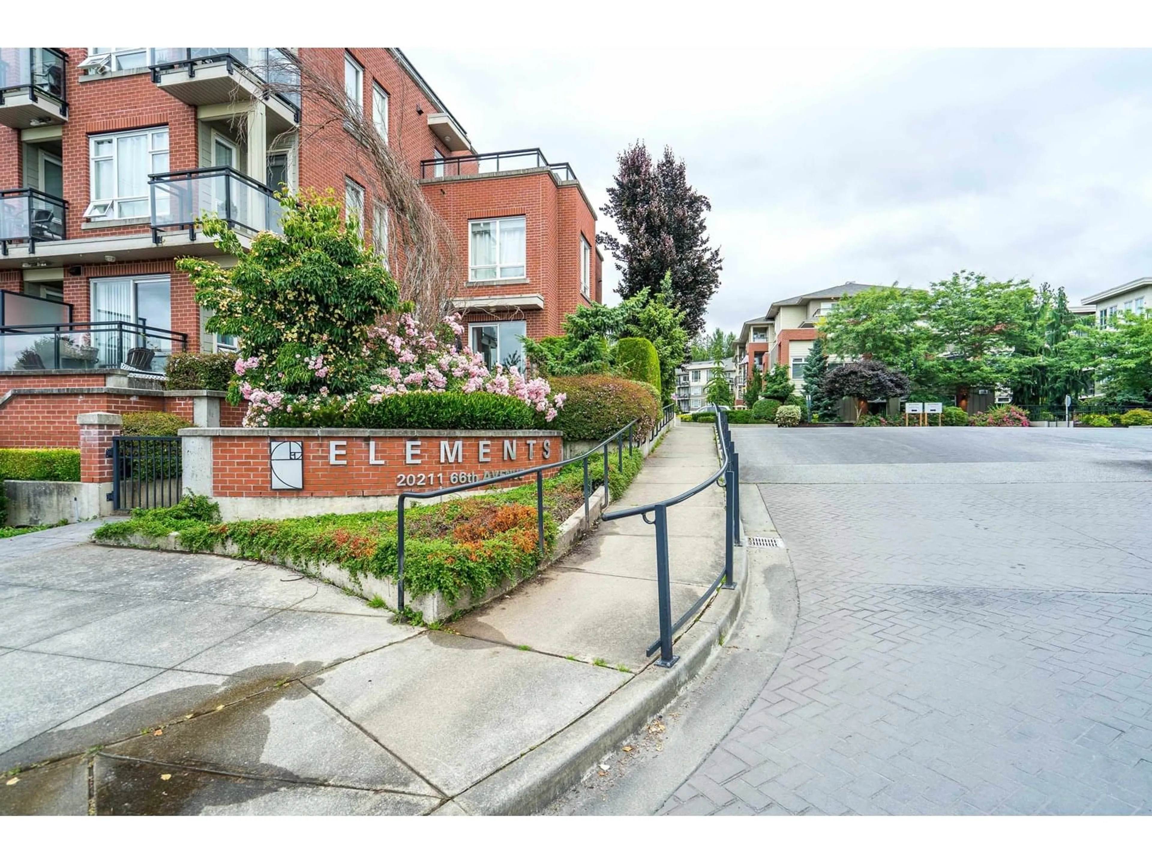 Patio, street for C410 - 20211 66, Langley British Columbia V2Y0L4
