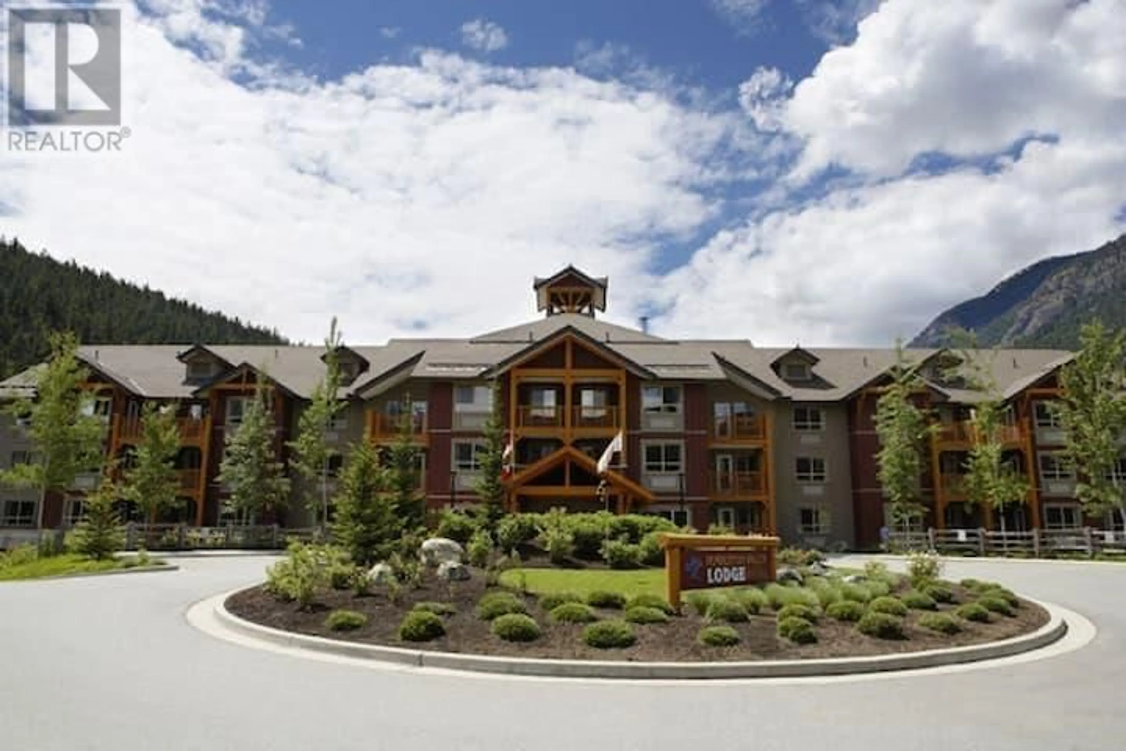 Patio, mountain view for 324 - 1490 PORTAGE ROAD, Pemberton British Columbia V0N2L1