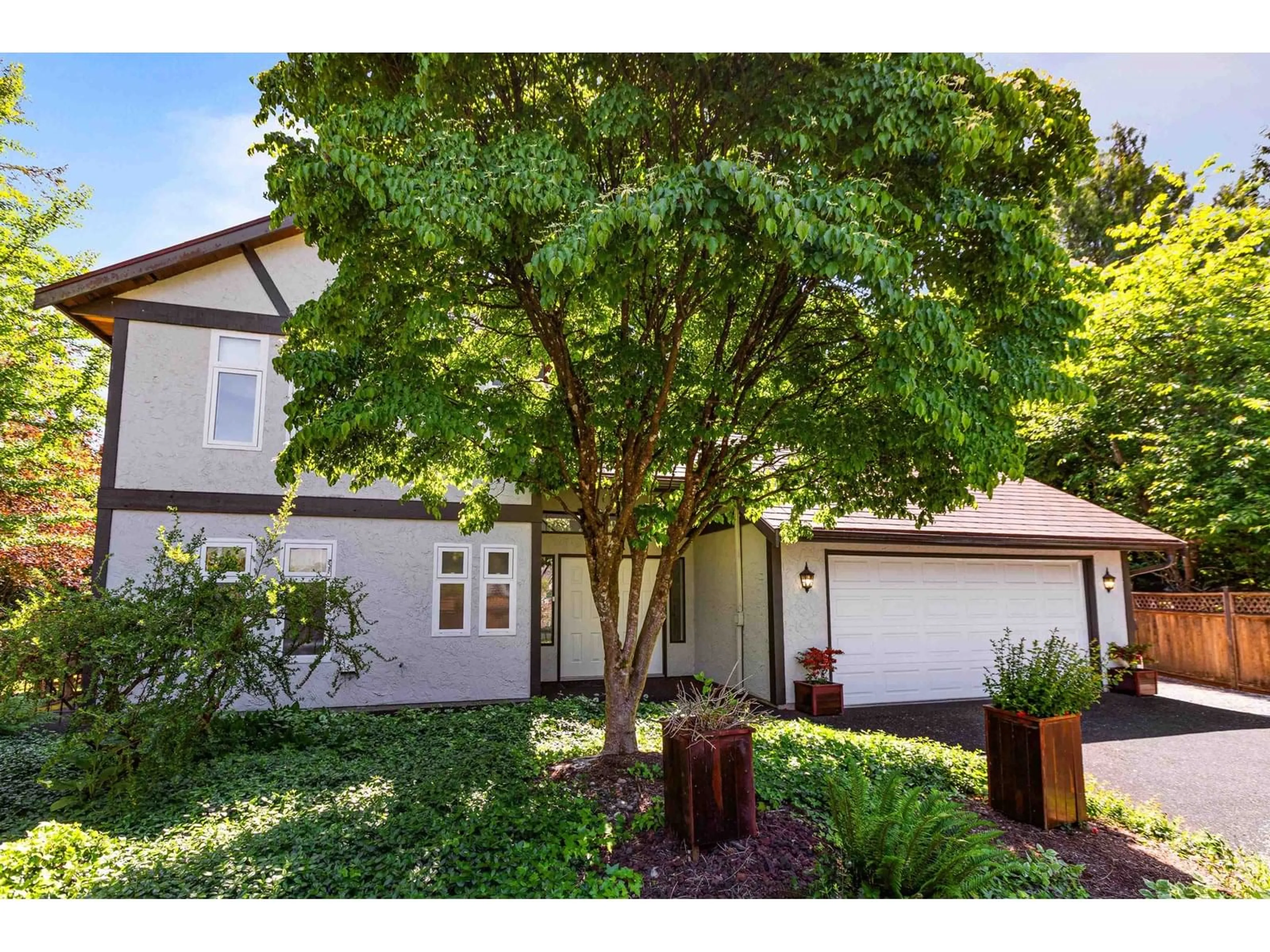 Home with vinyl exterior material, street for 20152 37, Langley British Columbia V3A7K5
