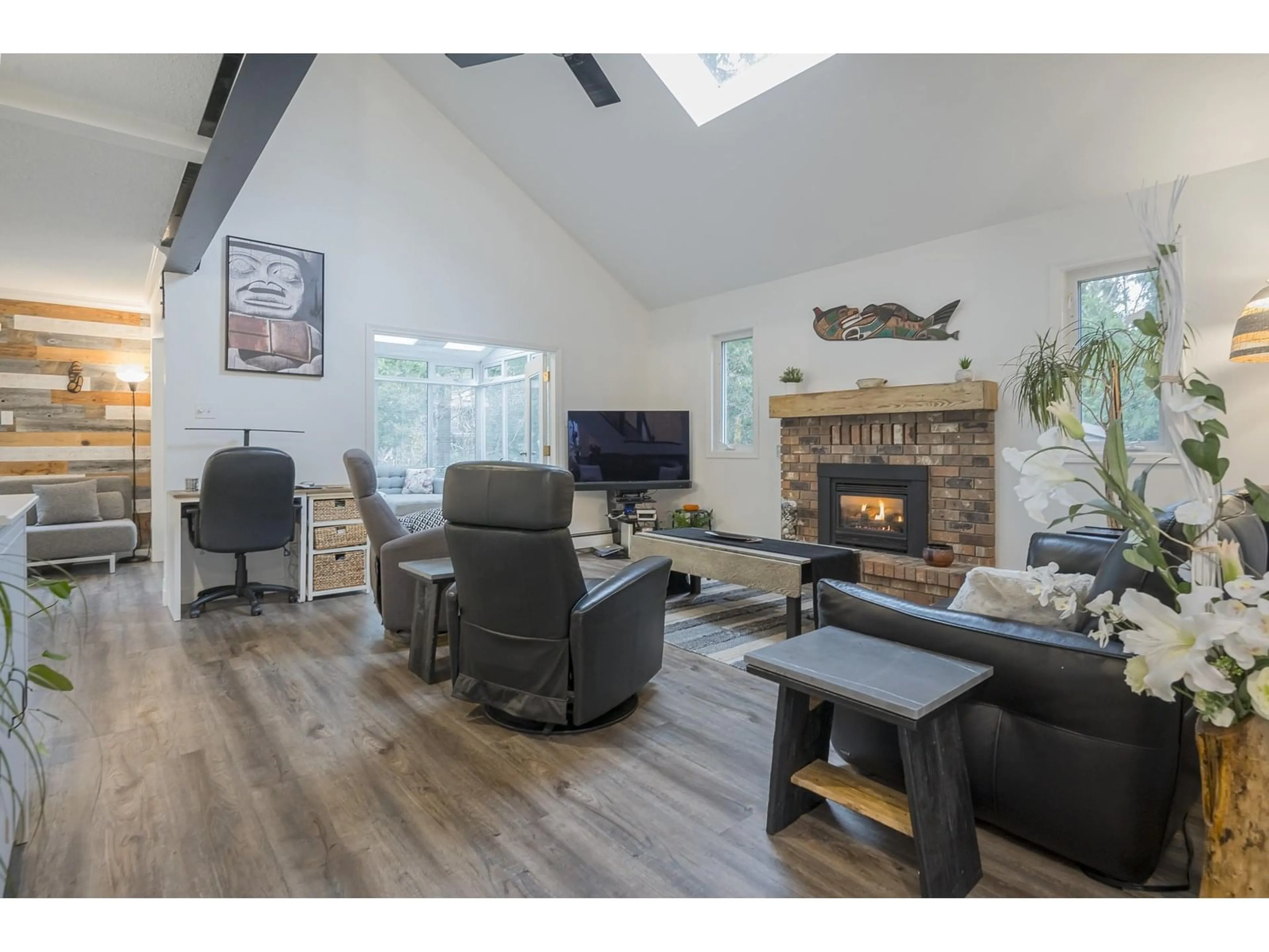 Living room with furniture, unknown for 20152 37, Langley British Columbia V3A7K5
