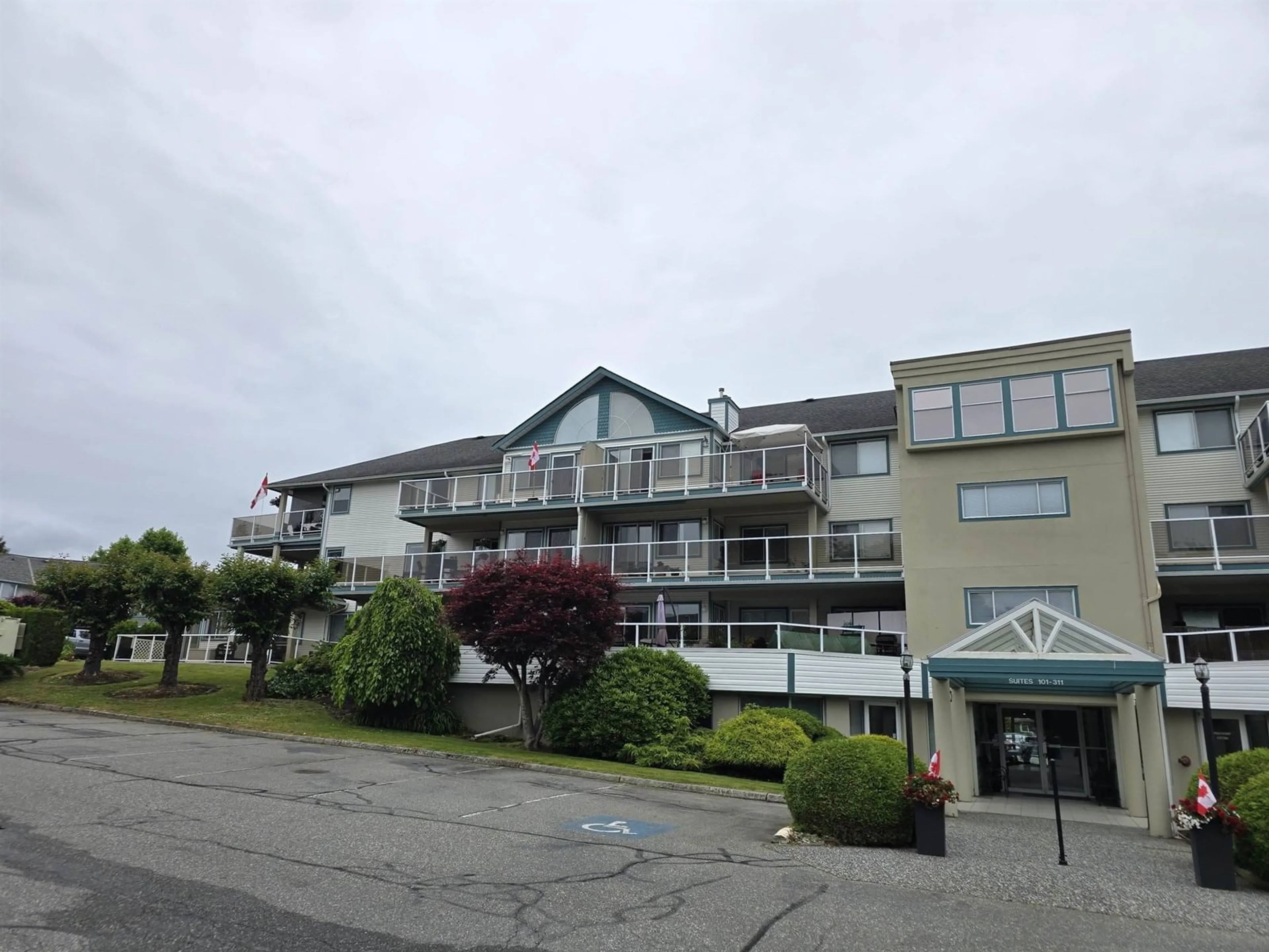 A pic from outside/outdoor area/front of a property/back of a property/a pic from drone, unknown for 201 - 7500 COLUMBIA, Mission British Columbia V2V4C1