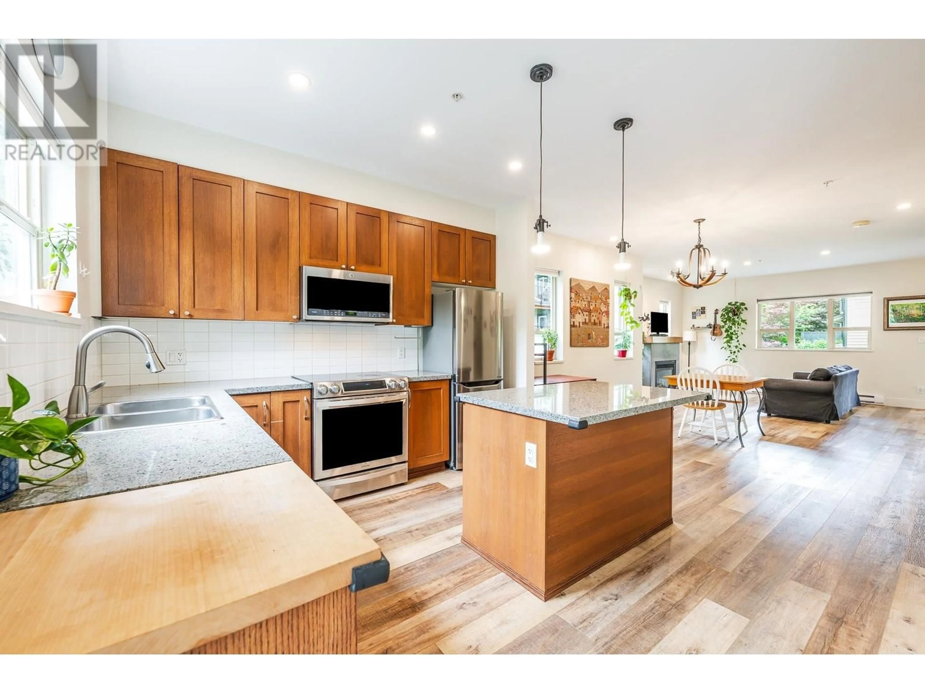 Open concept kitchen, unknown for 1272 STONEMOUNT PLACE, Squamish British Columbia V8B0R8