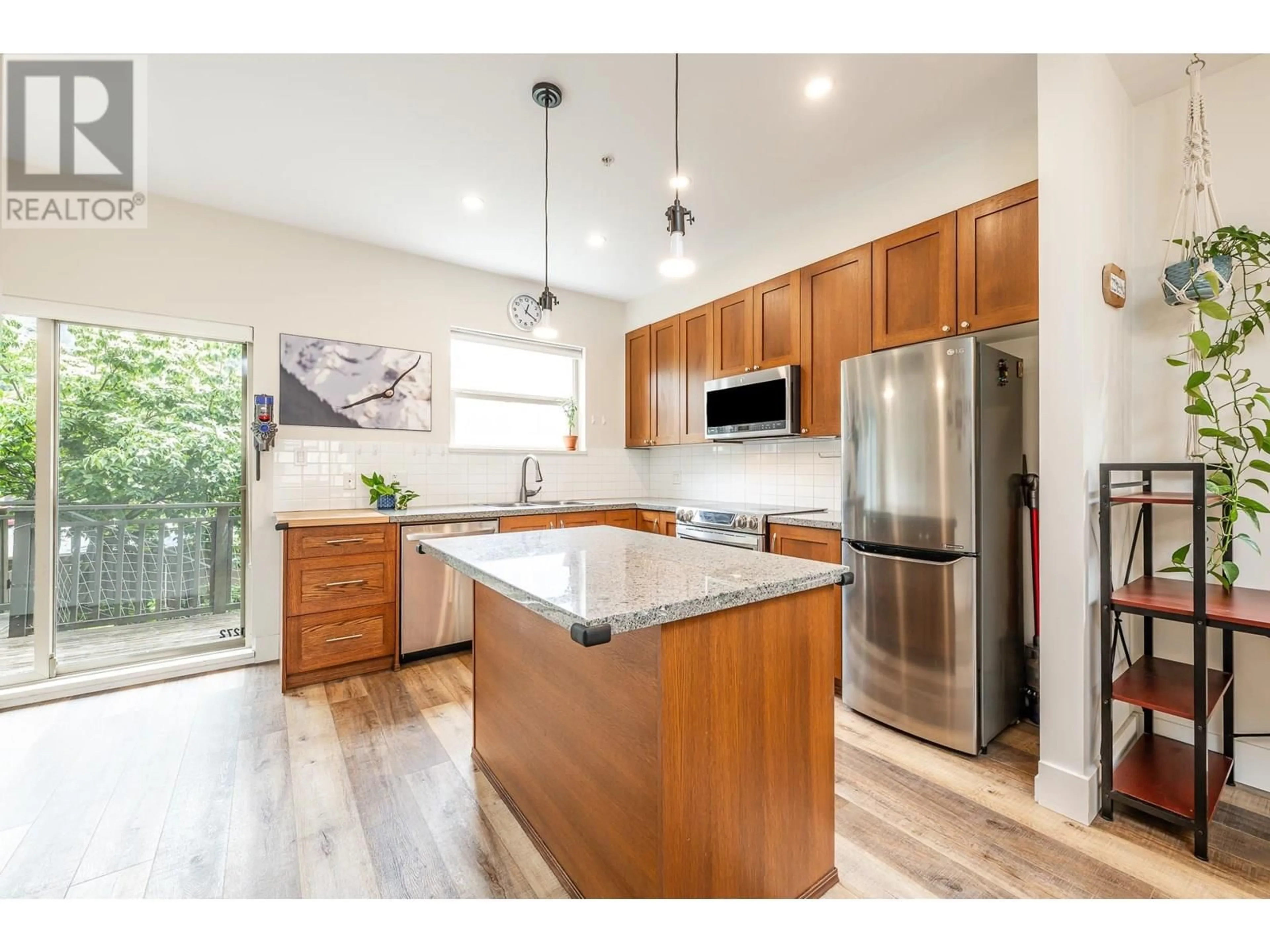 Open concept kitchen, wood/laminate floor for 1272 STONEMOUNT PLACE, Squamish British Columbia V8B0R8