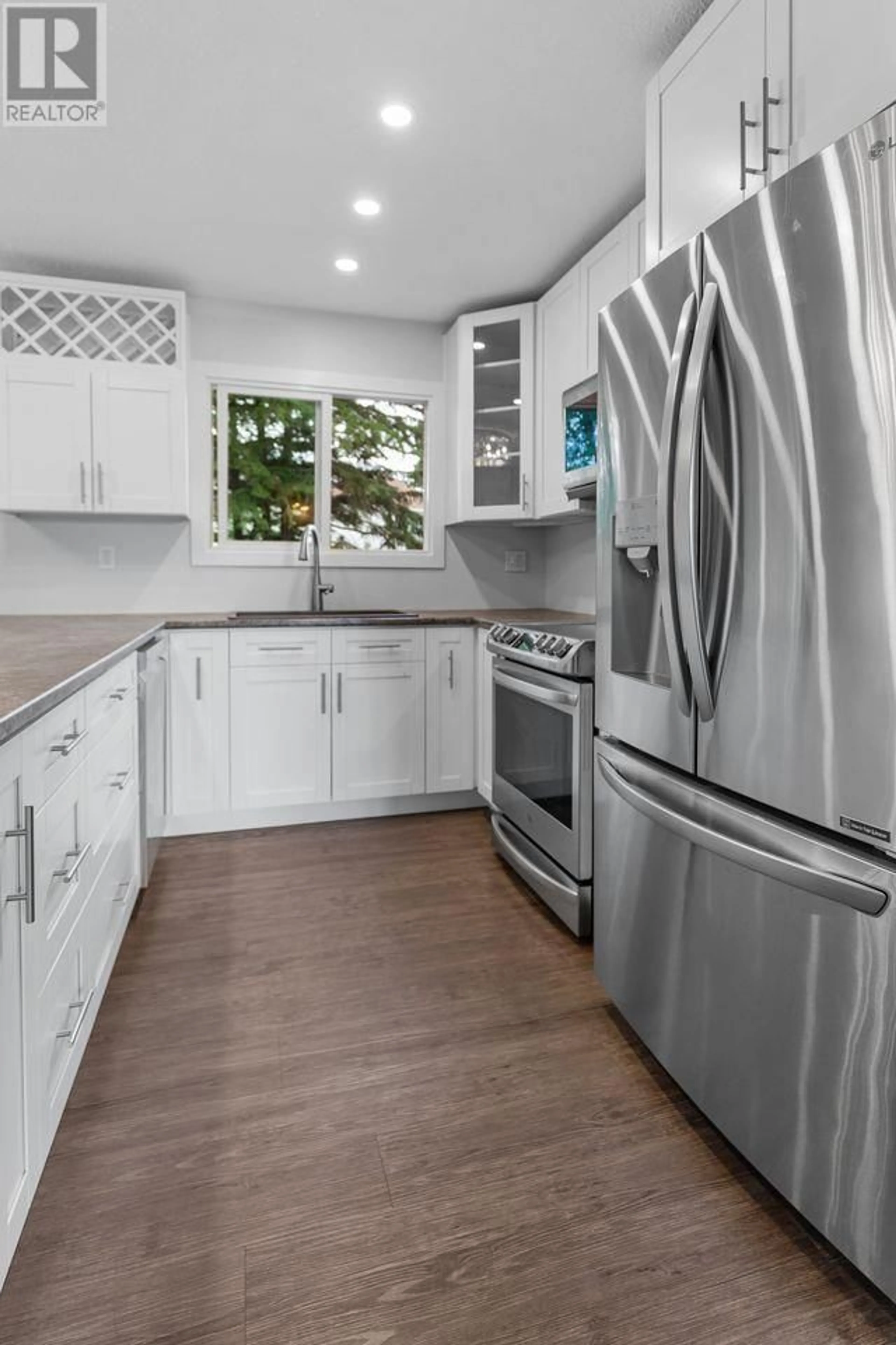 Contemporary kitchen, unknown for 1758 REBMAN CRESCENT, Prince George British Columbia V2L2T9