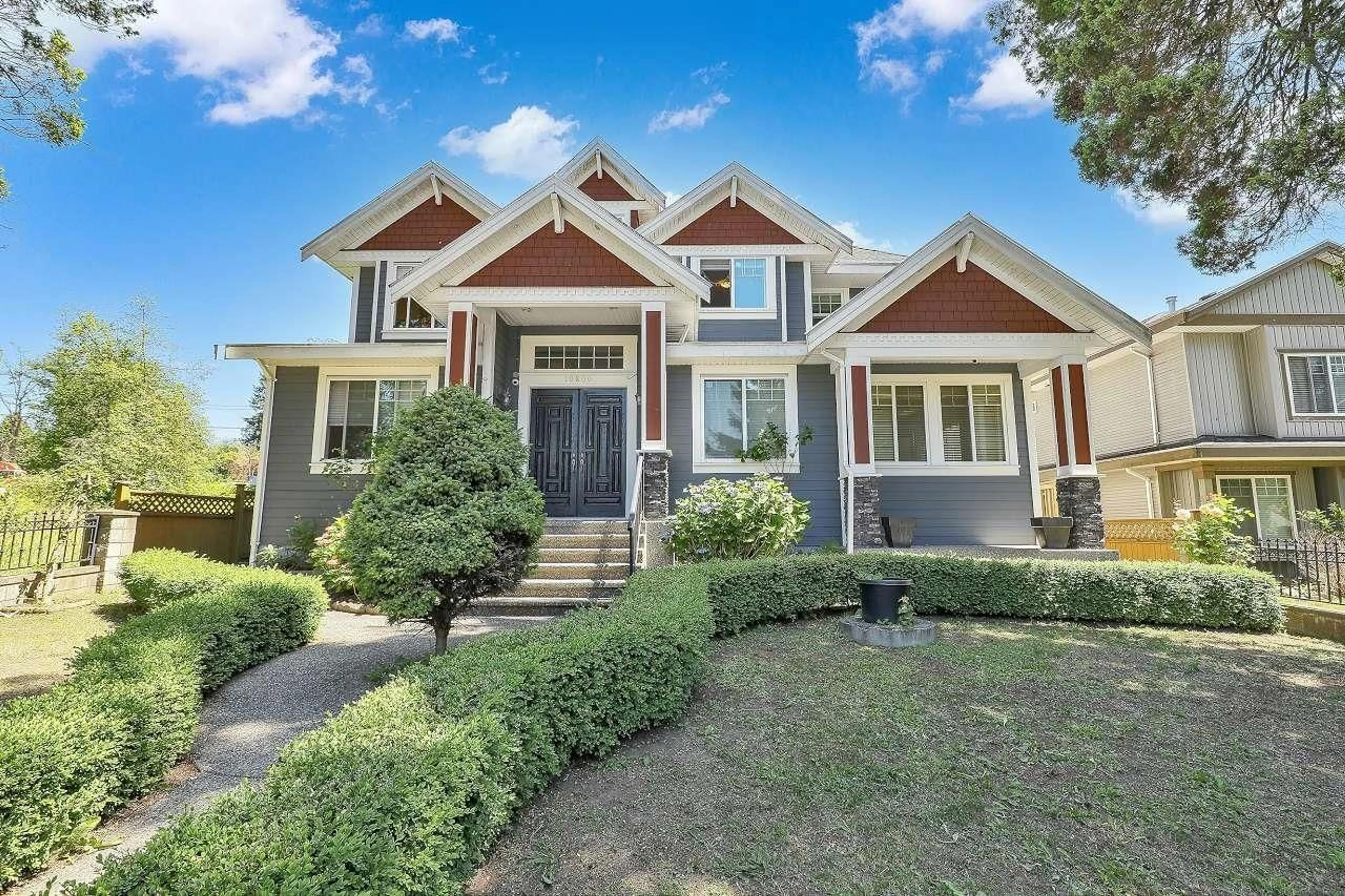 Home with vinyl exterior material, street for 10600 WHALLEY, Surrey British Columbia V3T4H7