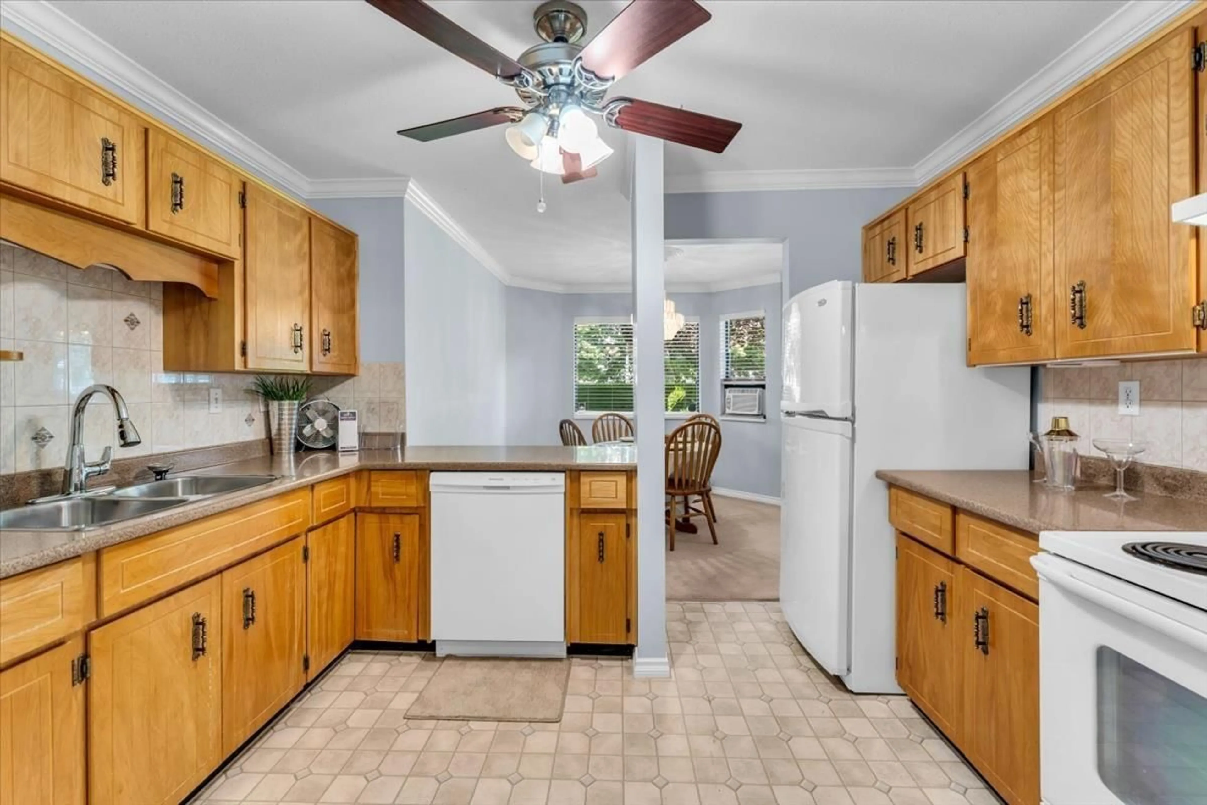 Standard kitchen, ceramic/tile floor for 13 - 7455 HURON STREET, Sardis British Columbia V2R2R9