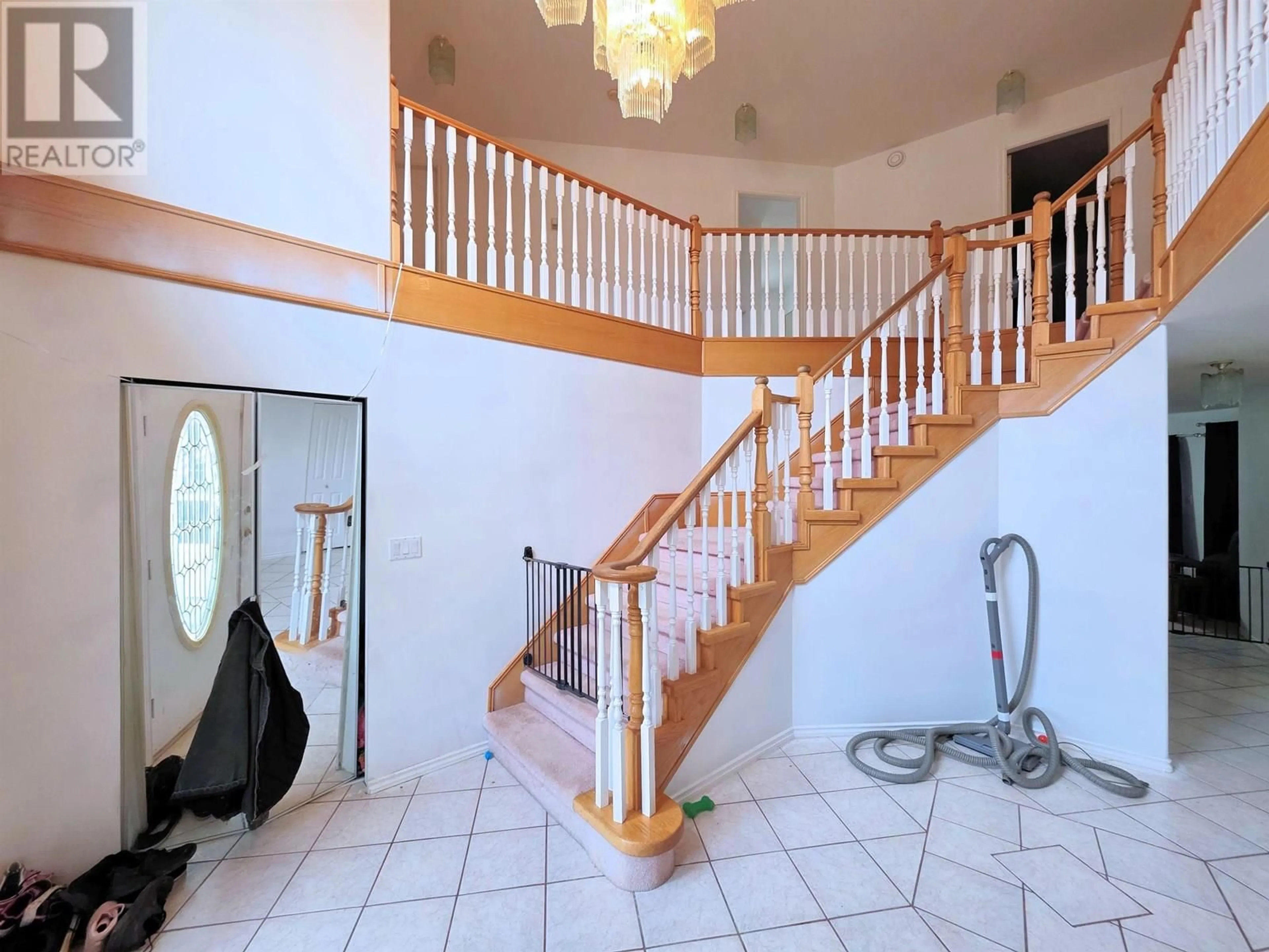 Indoor foyer for 166 BOUCHIE STREET, Quesnel British Columbia V2J1L8