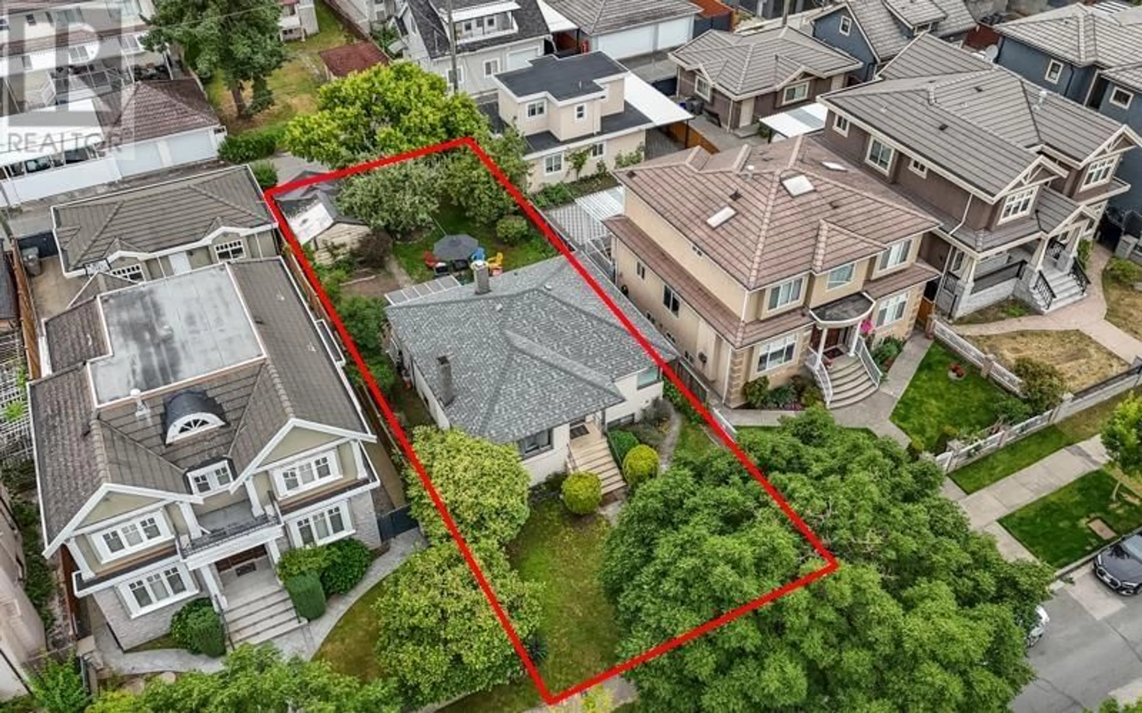 A pic from outside/outdoor area/front of a property/back of a property/a pic from drone, street for 6407 FLEMING STREET, Vancouver British Columbia V5P3G9